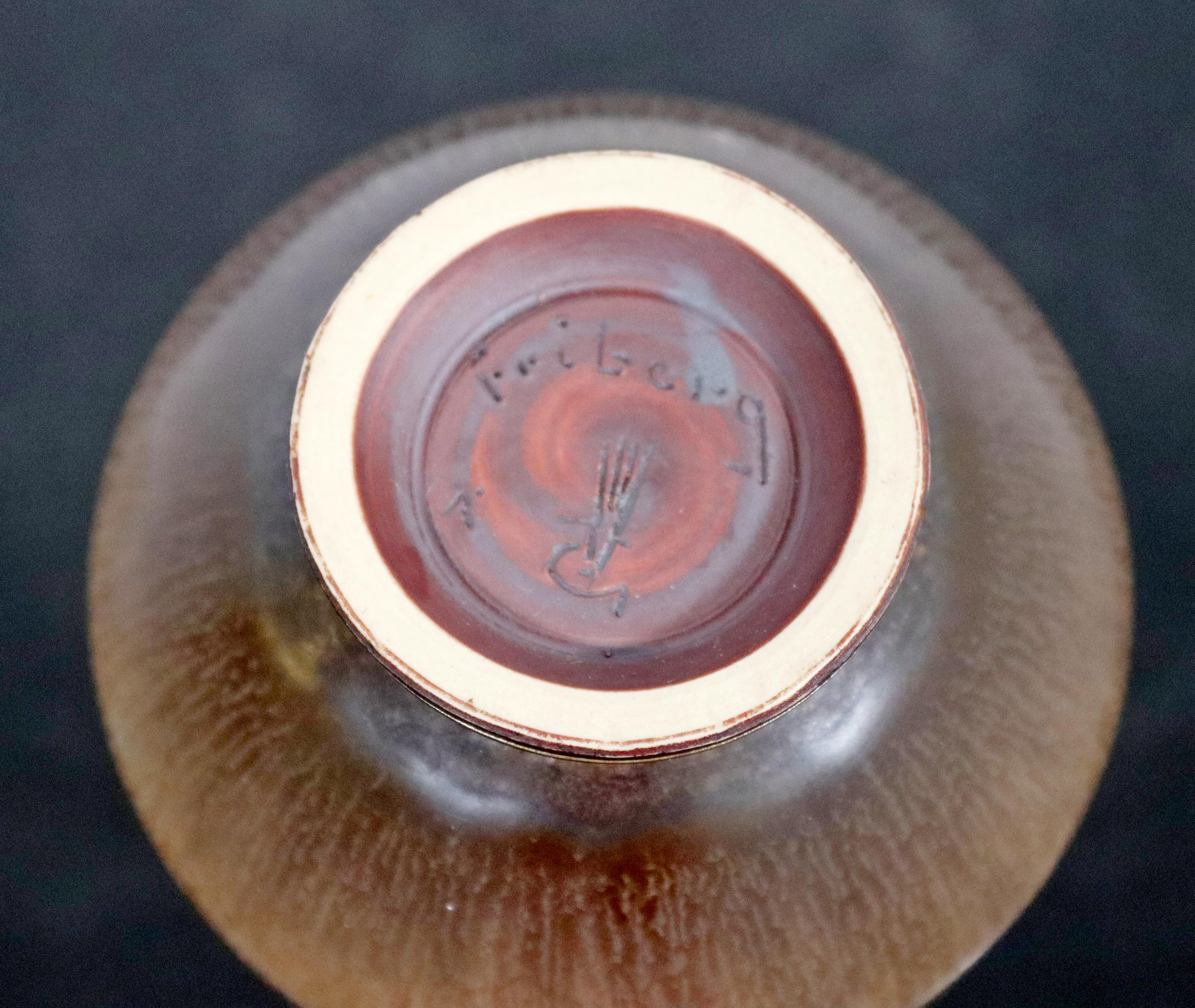 Mid Century Modern Ceramic Slim Vase Signed Berndt Friberg Gray Hare Glaze 1960s In Good Condition For Sale In Keego Harbor, MI
