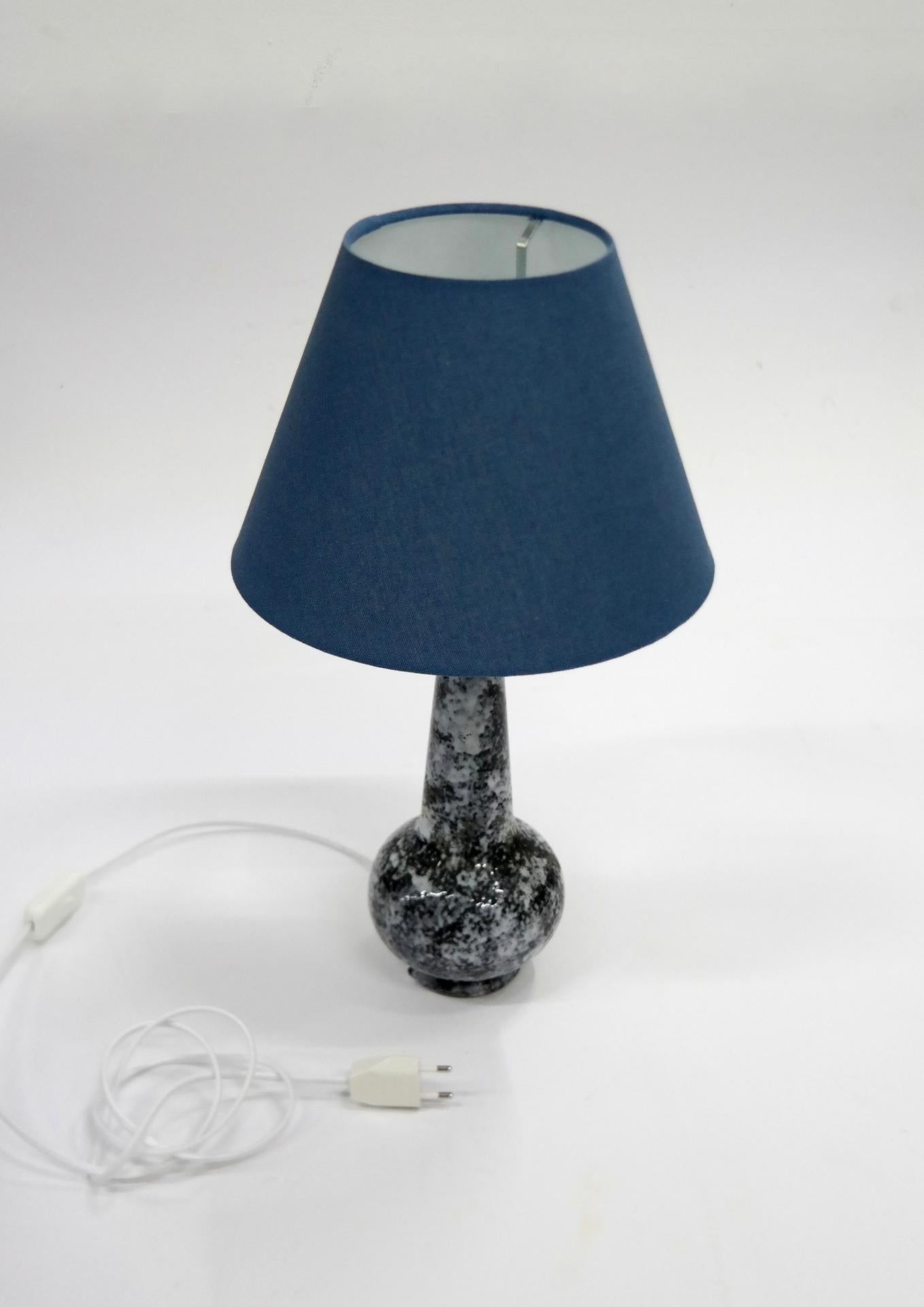 Mid-Century Modern ceramic table lamp, 1970s. Handmade, signed ceramic with high gloss glaze.