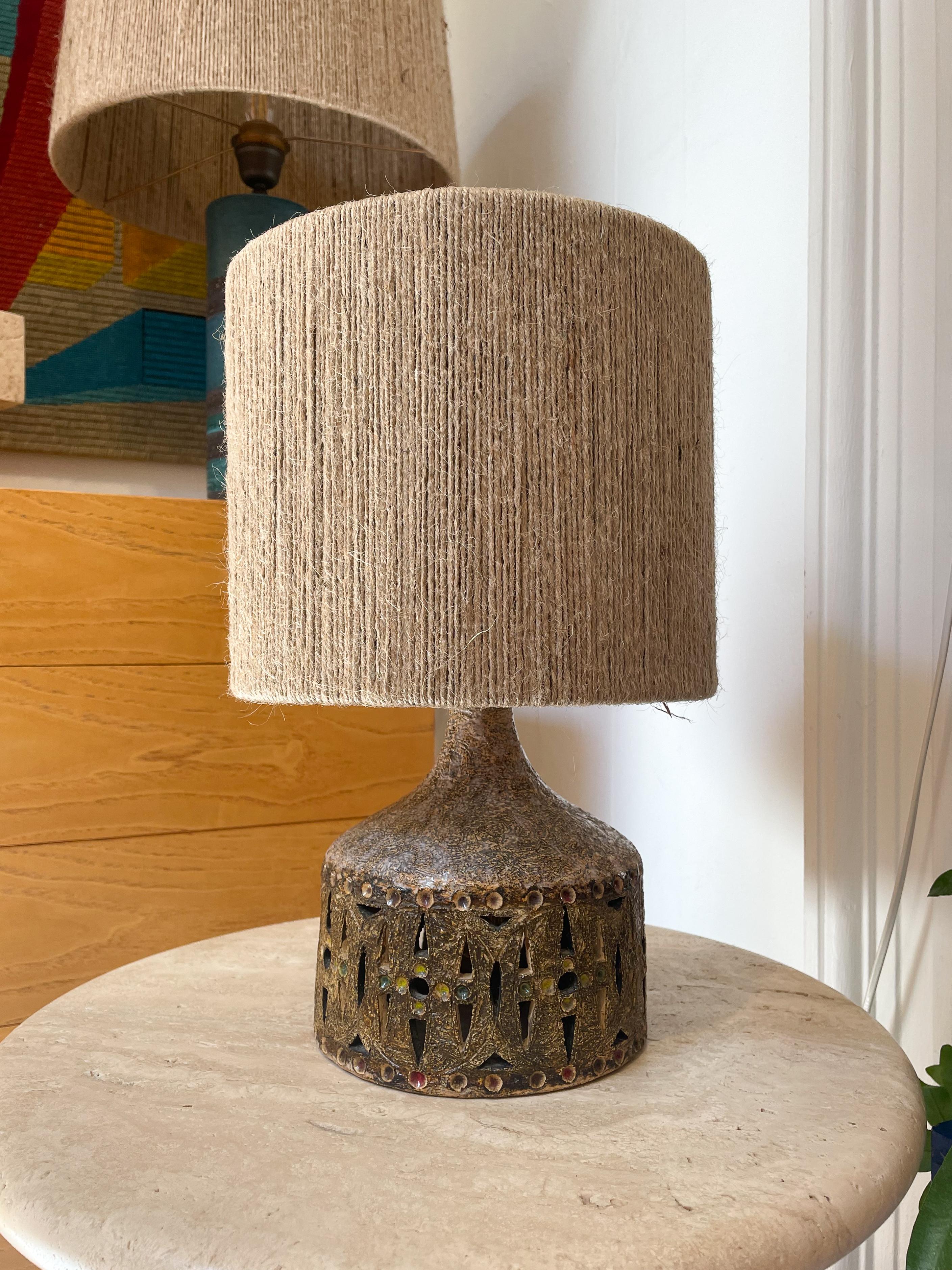 Lampe de table en céramique du milieu du siècle dans le style de Georges Pelletier, années 1960.