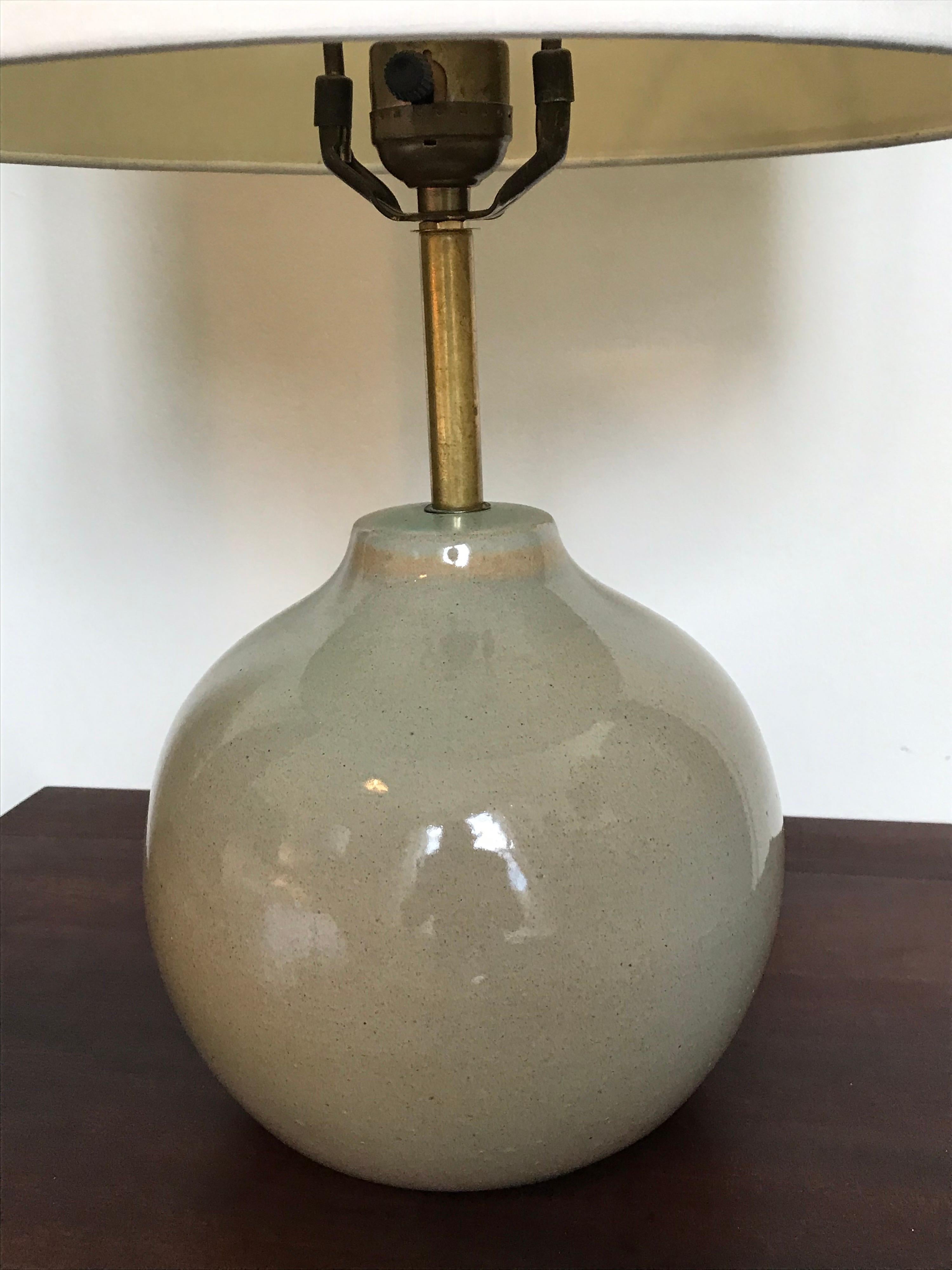 Américain Lampe de table en céramique moderne du milieu du siècle dernier par Gordon et Jane Martz en vente