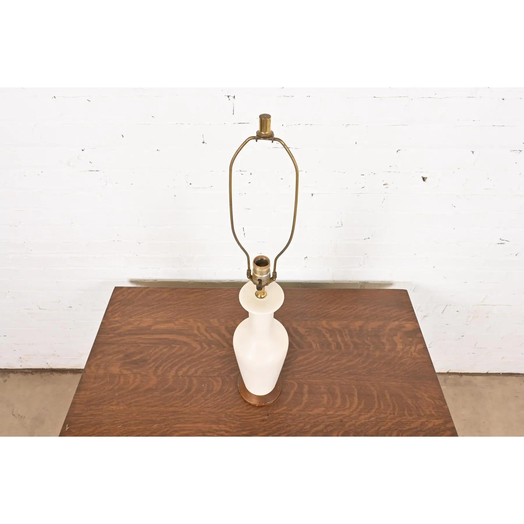 Moderne Keramik-Tischlampe aus der Jahrhundertmitte (Moderne der Mitte des Jahrhunderts) im Angebot