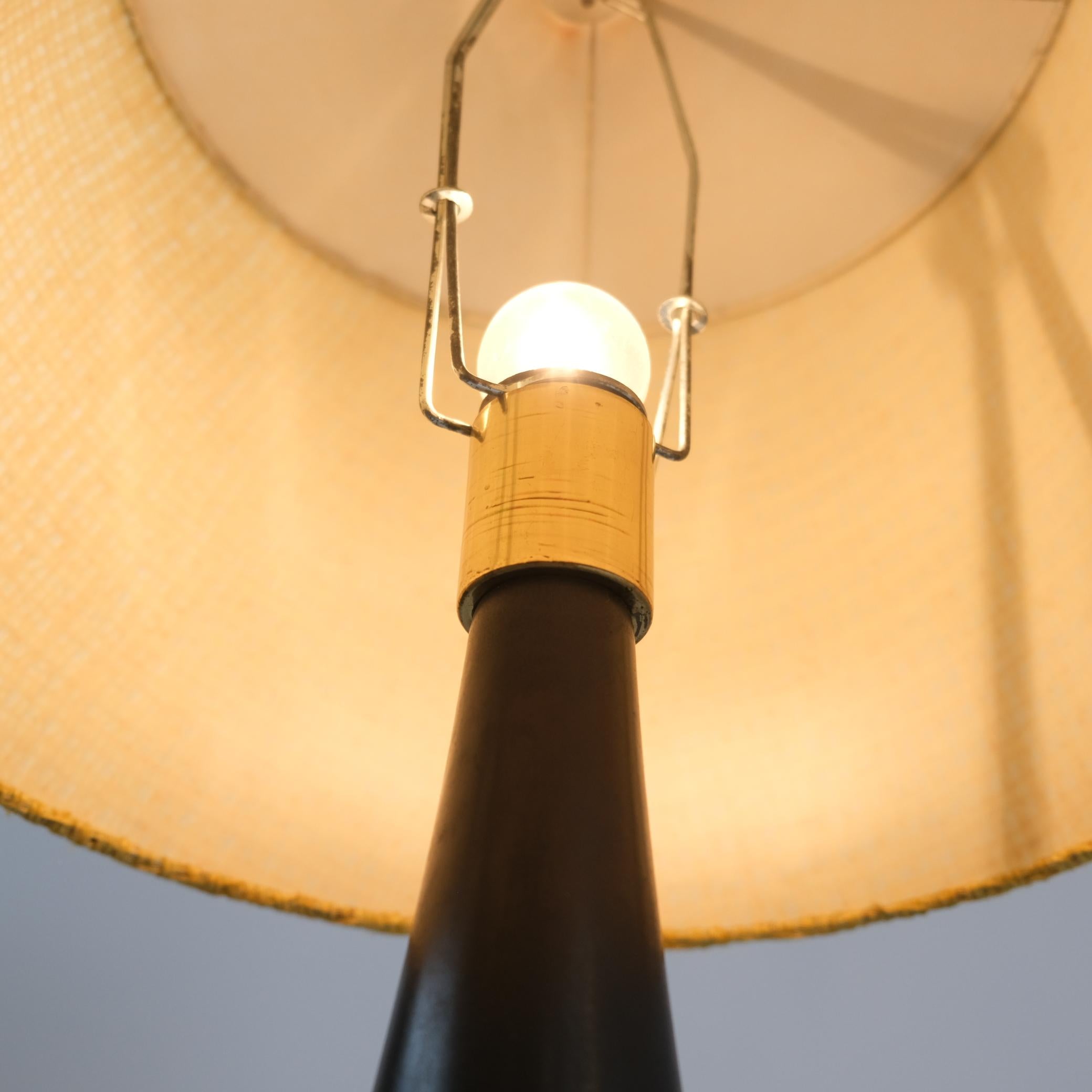 Mid-Century Modern Ceramic Table Lamp in Black With Yellow Shade, Arabia 1950s en vente 4