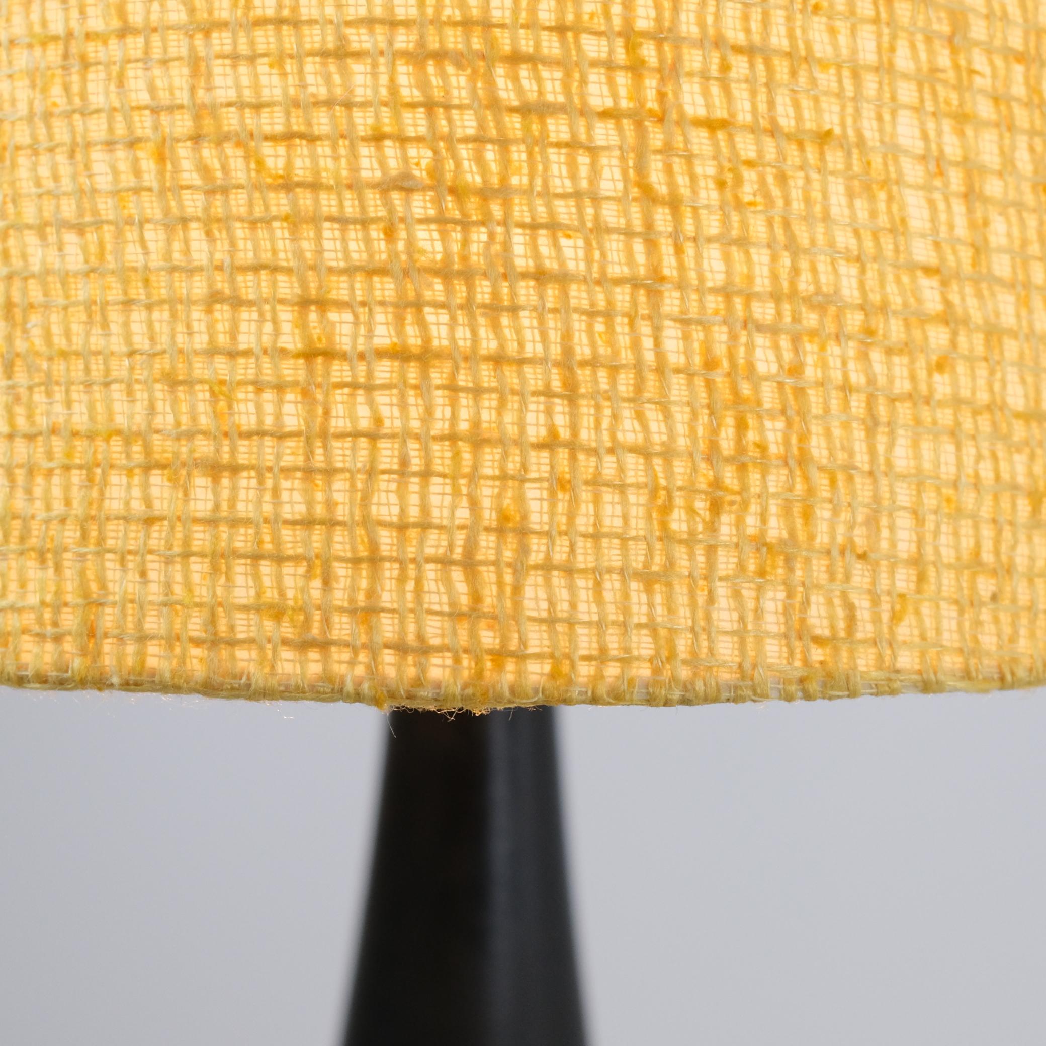 Mid-Century Modern Ceramic Table Lamp in Black With Yellow Shade, Arabia 1950s en vente 2