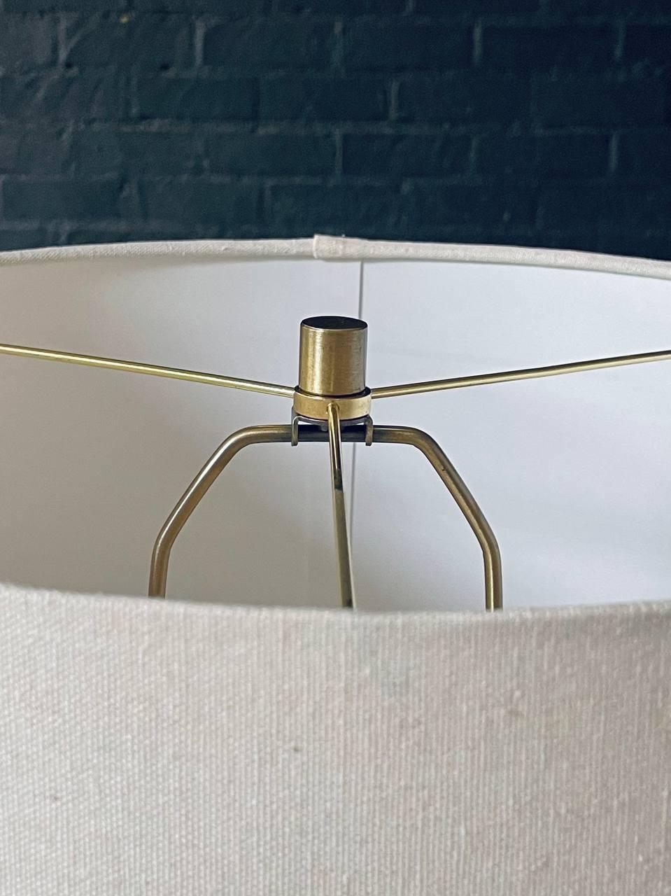 Moderne Keramik-Tischlampe aus der Jahrhundertmitte mit geometrischem Zig-Zag-Muster im Zustand „Hervorragend“ im Angebot in Los Angeles, CA