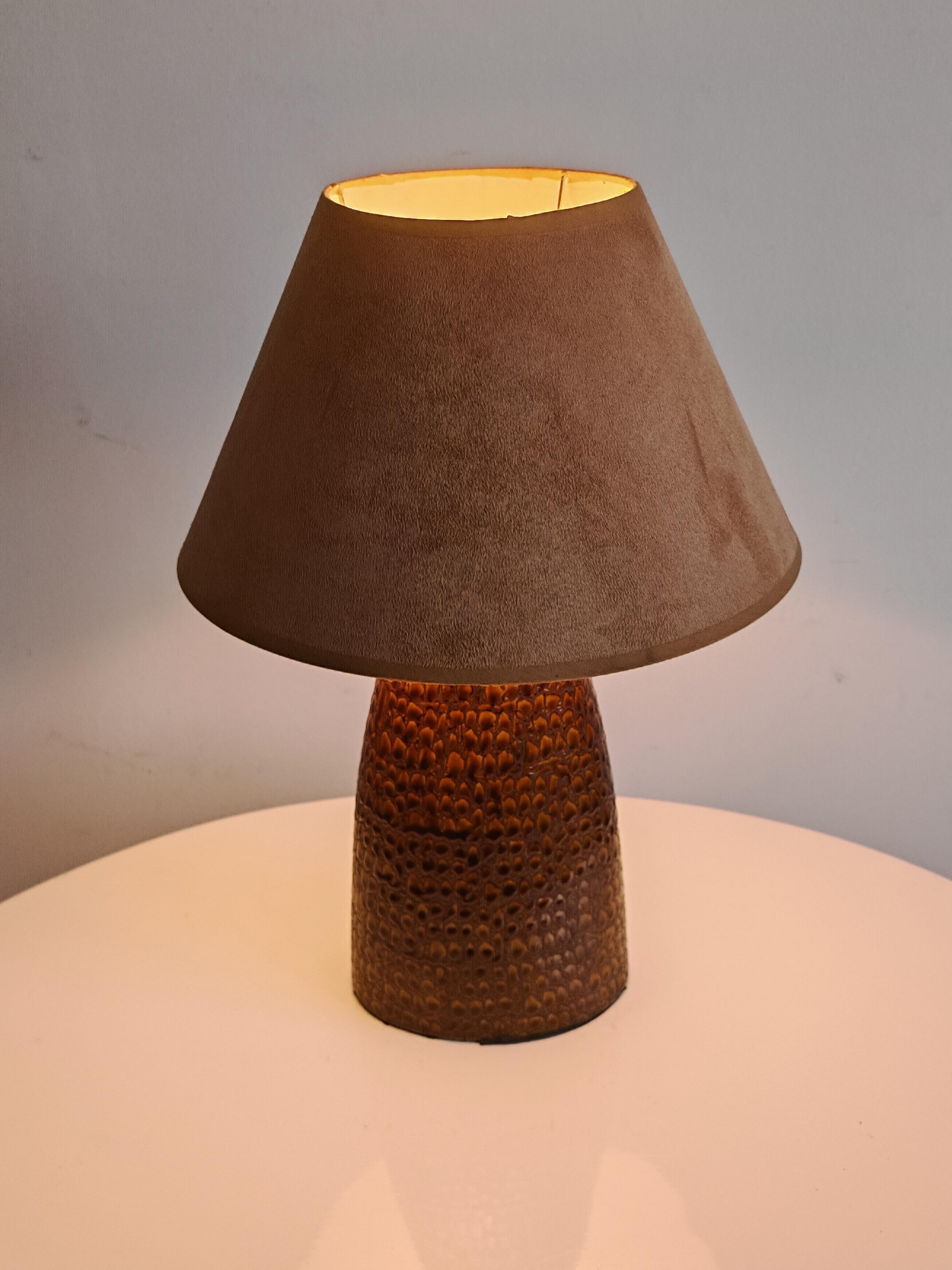 Lámpara de sobremesa de cerámica moderna de mediados de siglo con textura de cocodrilo, Italia Años 80 Cerámico en venta