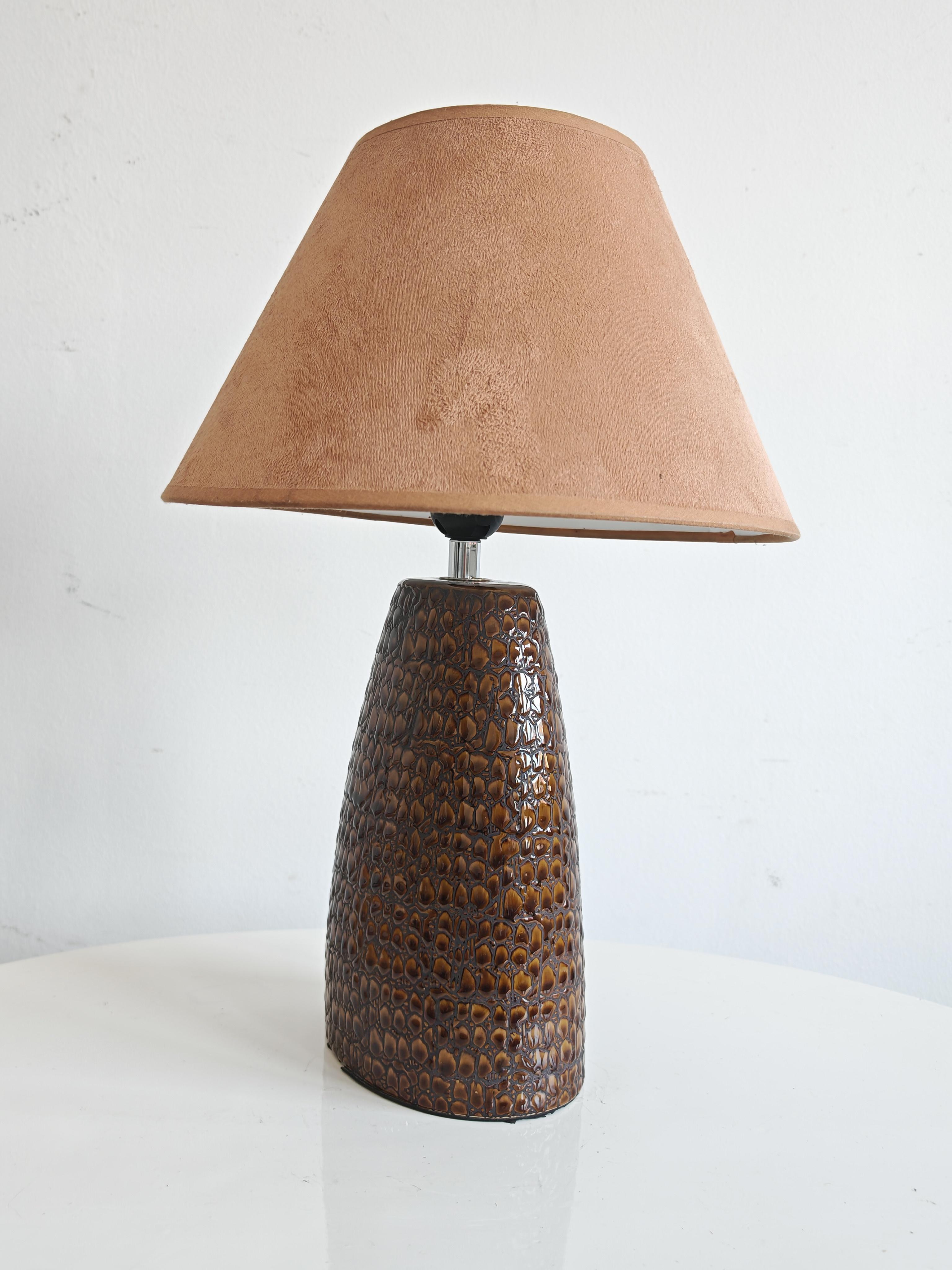 Lámpara de sobremesa de cerámica moderna de mediados de siglo con textura de cocodrilo, Italia Años 80 en venta 2