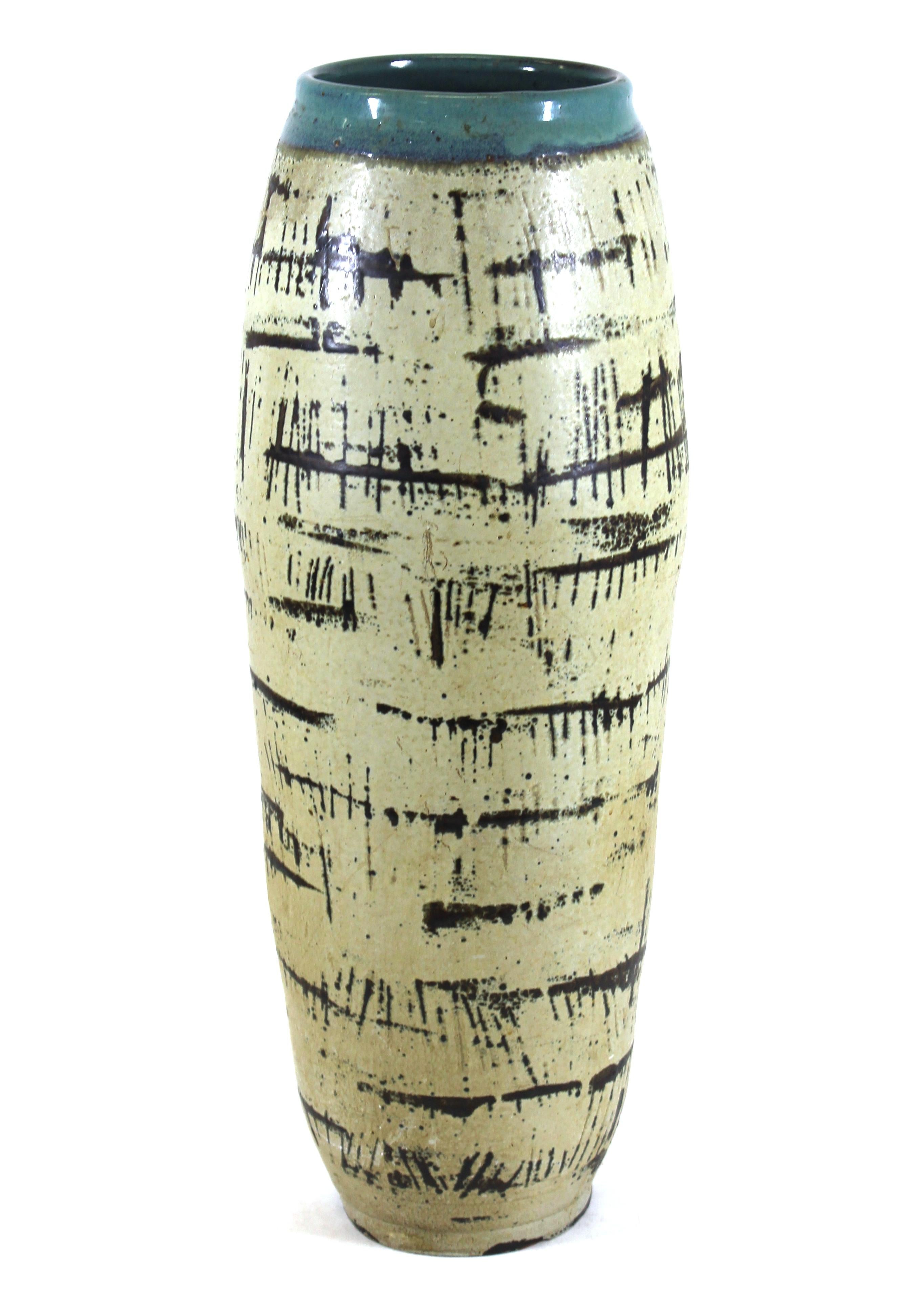 European Mid-Century Modern Ceramic Vase Attributed to Claire Tong For Sale