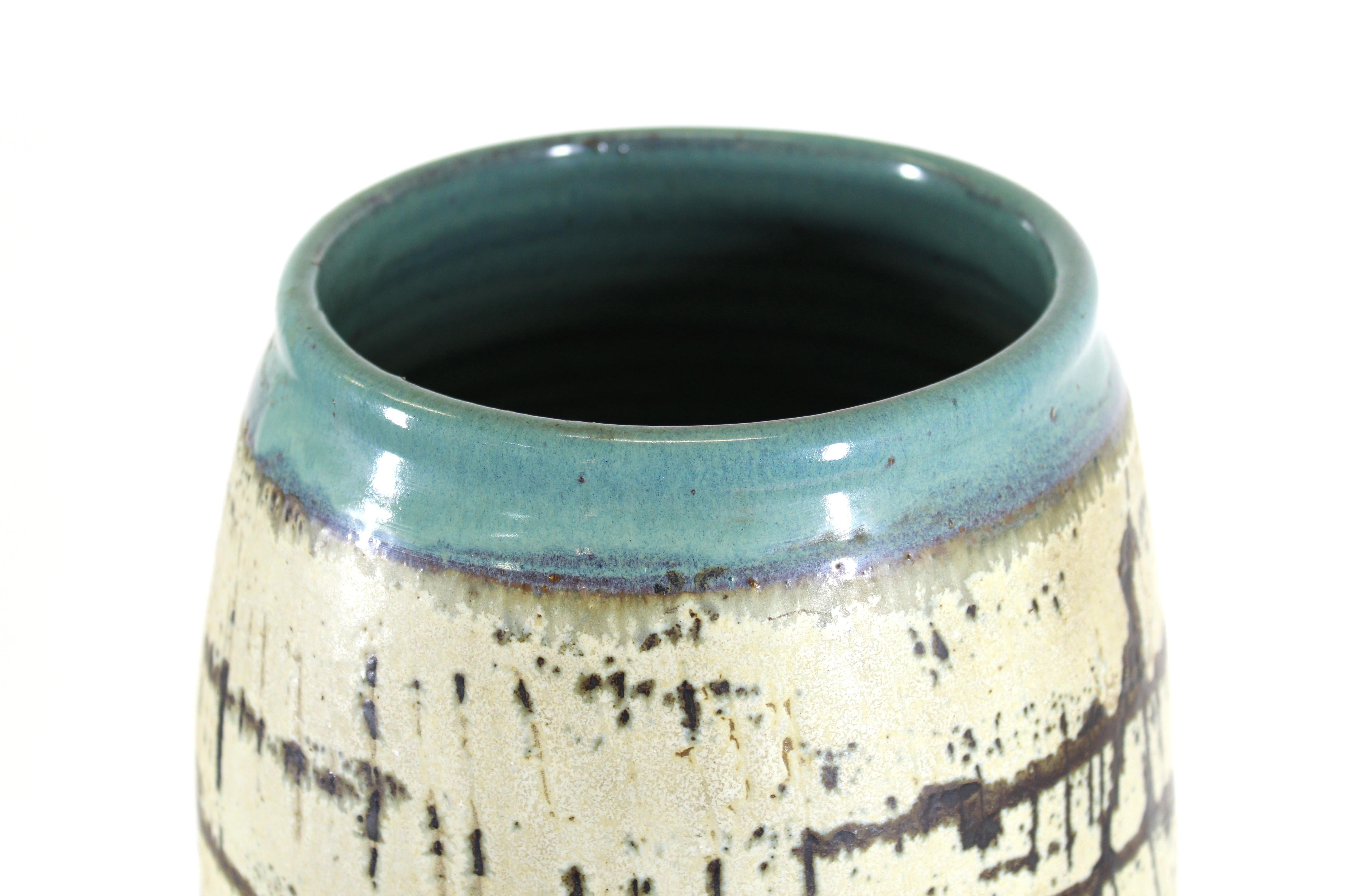 Mid-Century Modern Ceramic Vase Attributed to Claire Tong In Good Condition For Sale In New York, NY