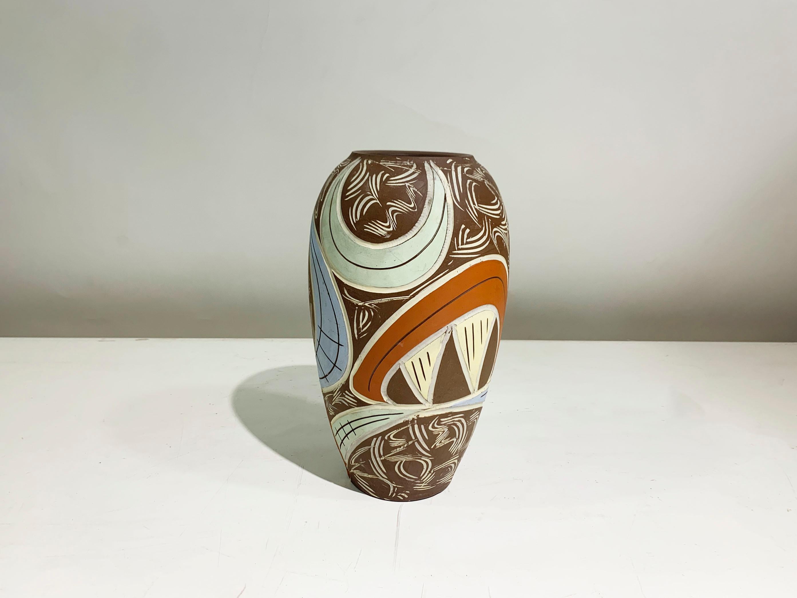 Vaso in ceramica di metà secolo moderno numerato 22/25, Francia, circa anni '50 In condizioni buone in vendita a Beirut, LB