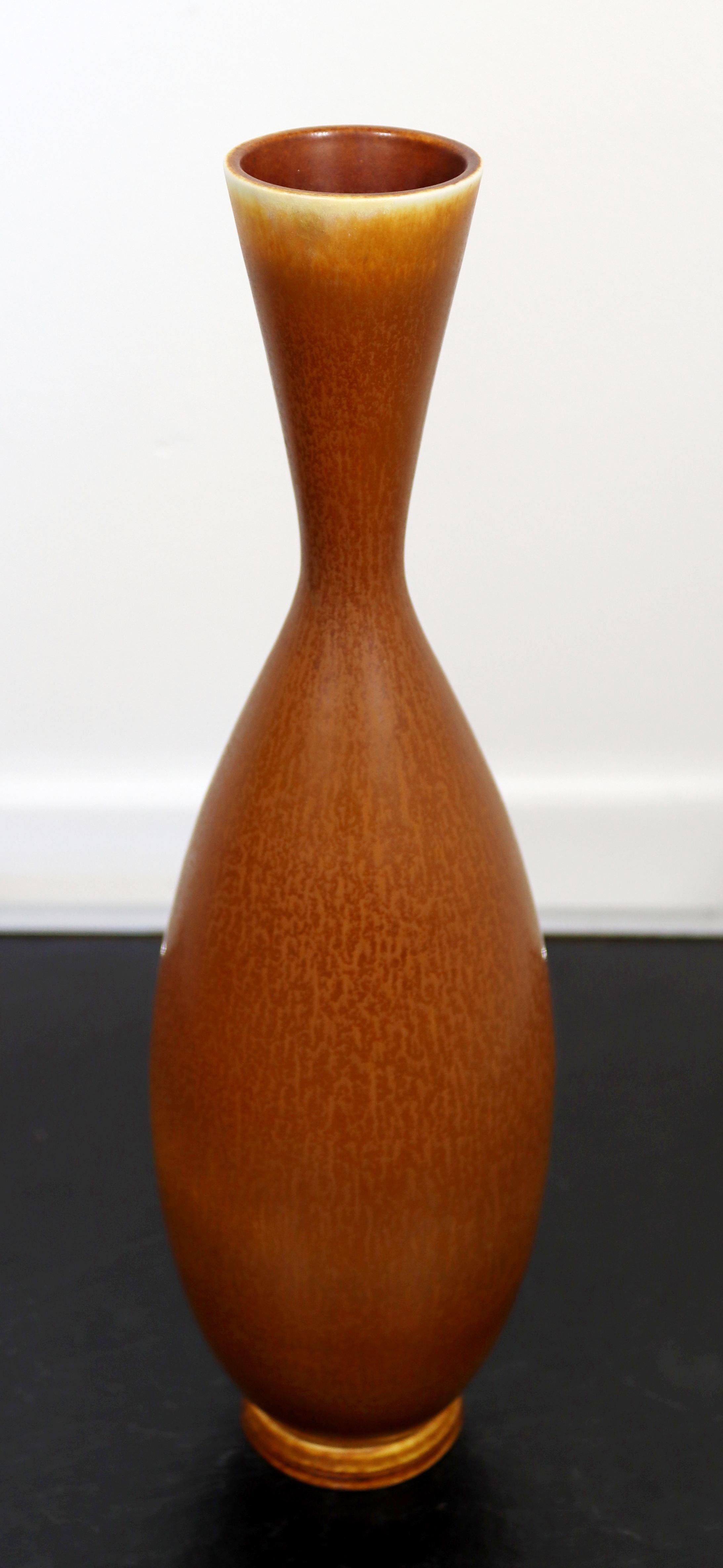 For your consideration is an incredible, ceramic vase, with a rusty brown hare's fur glaze, made in Sweden, both signed on the base by Berndt Friberg, circa the 1950s. In excellent condition. The dimensions are 3.5