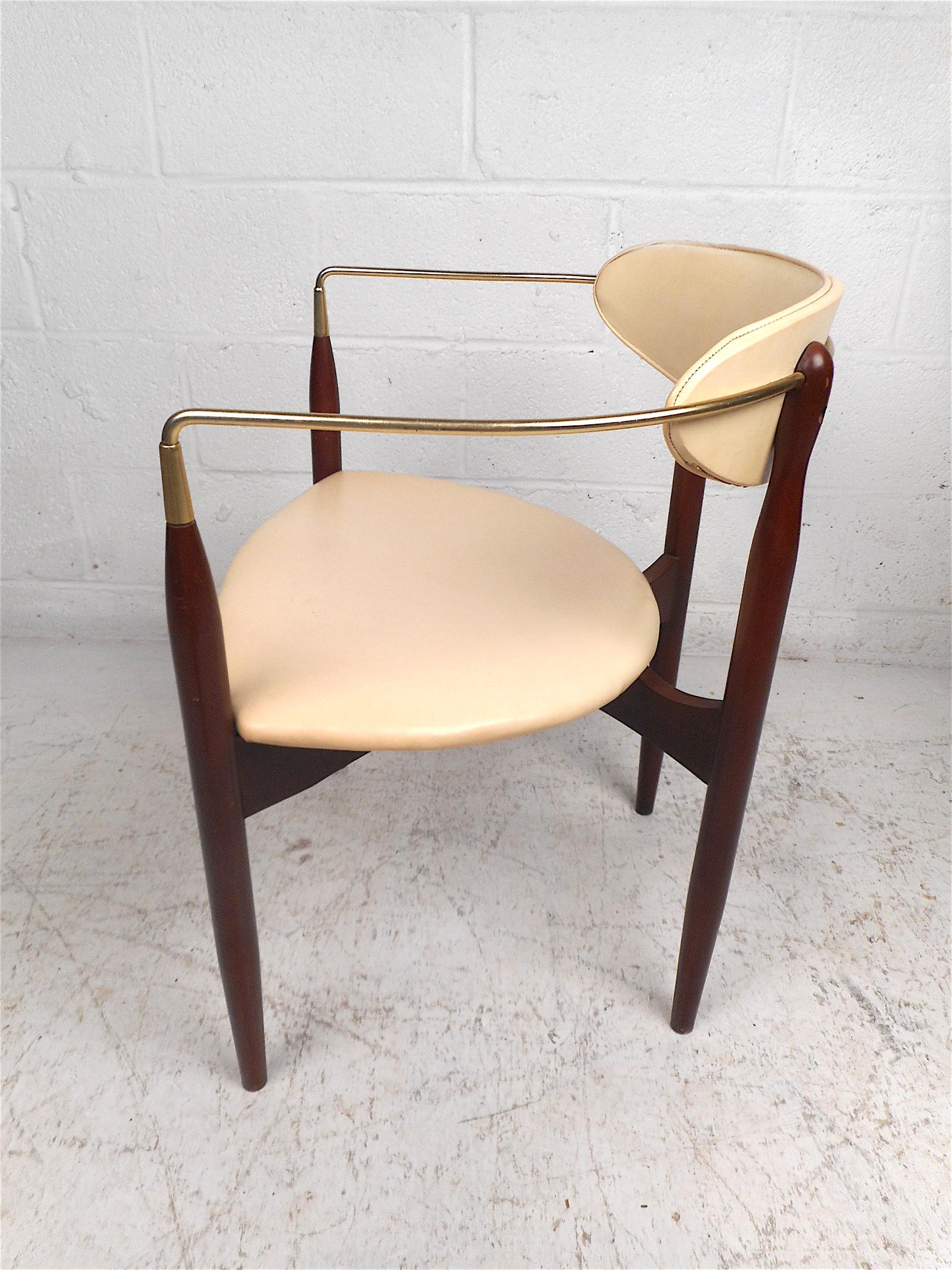 Mid-Century Modern Chair by Kedawood Furniture In Good Condition In Brooklyn, NY