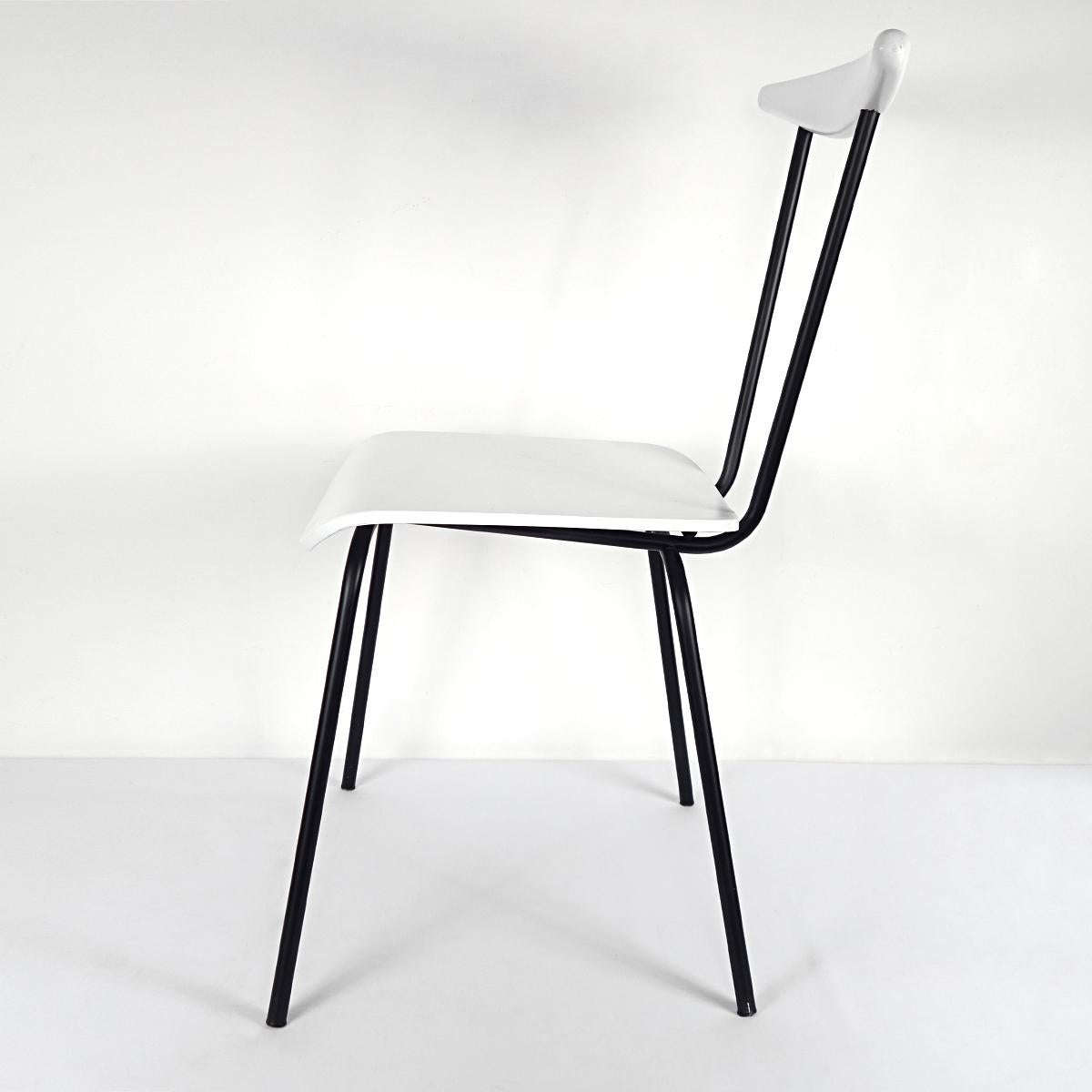 Néerlandais Chaise moderne du milieu du siècle conçue par Wim Rietveld pour Auping en vente