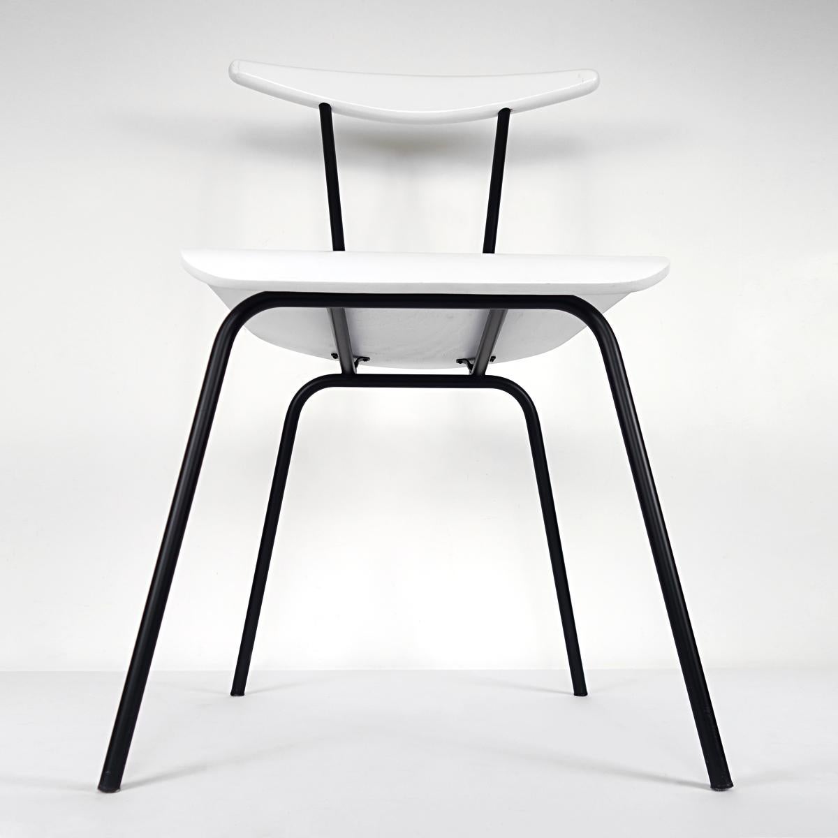 Chaise moderne du milieu du siècle conçue par Wim Rietveld pour Auping en vente 1