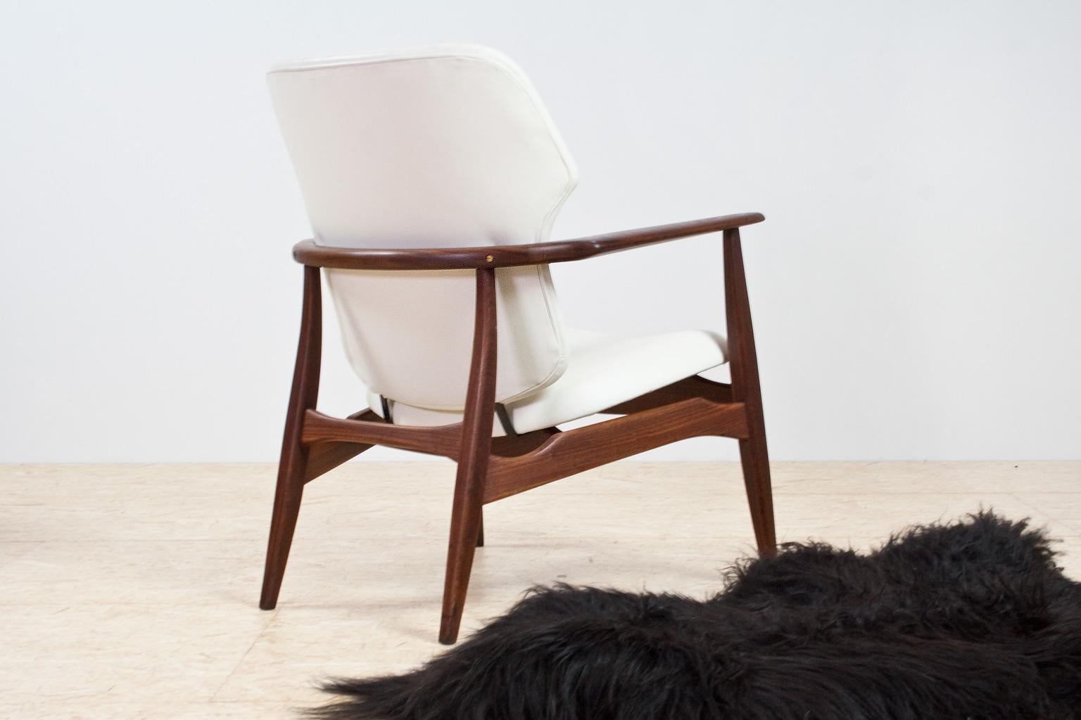 Dutch Mid-Century Modern Chair in Teak and White Leather by Aksel Bender Madsen, 1960s