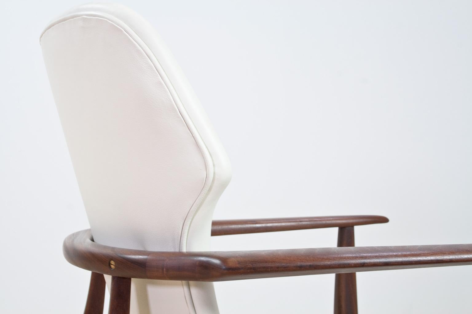 Oiled Mid-Century Modern Chair in Teak and White Leather by Aksel Bender Madsen, 1960s