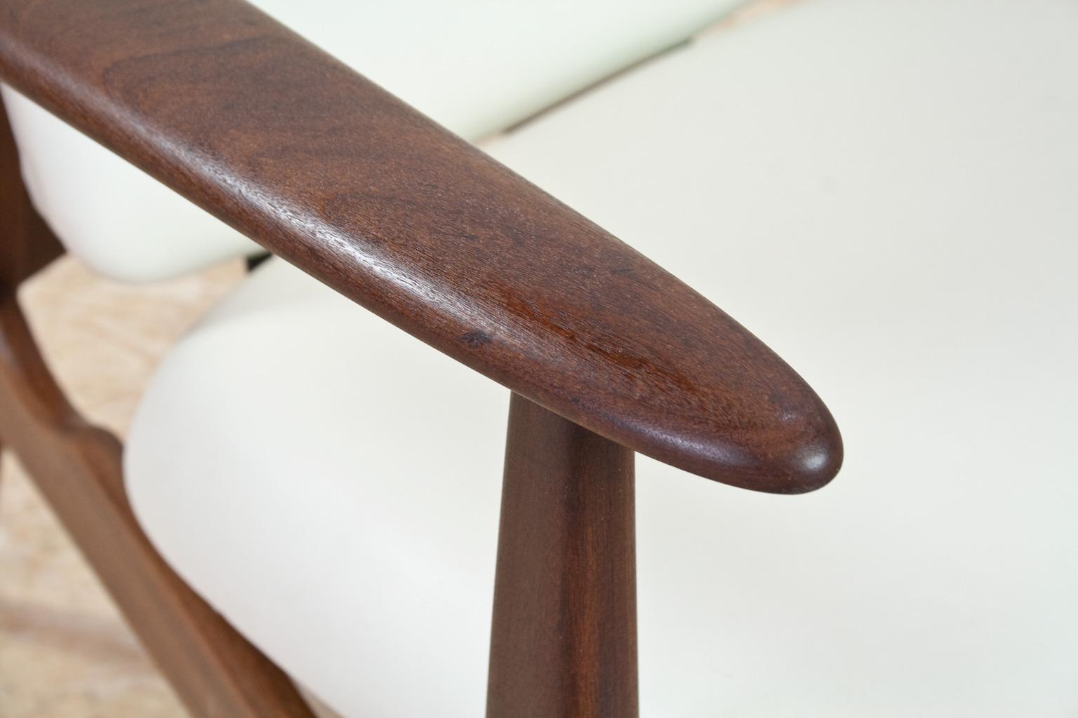 Mid-Century Modern Chair in Teak and White Leather by Aksel Bender Madsen, 1960s In Good Condition In Beek en Donk, NL