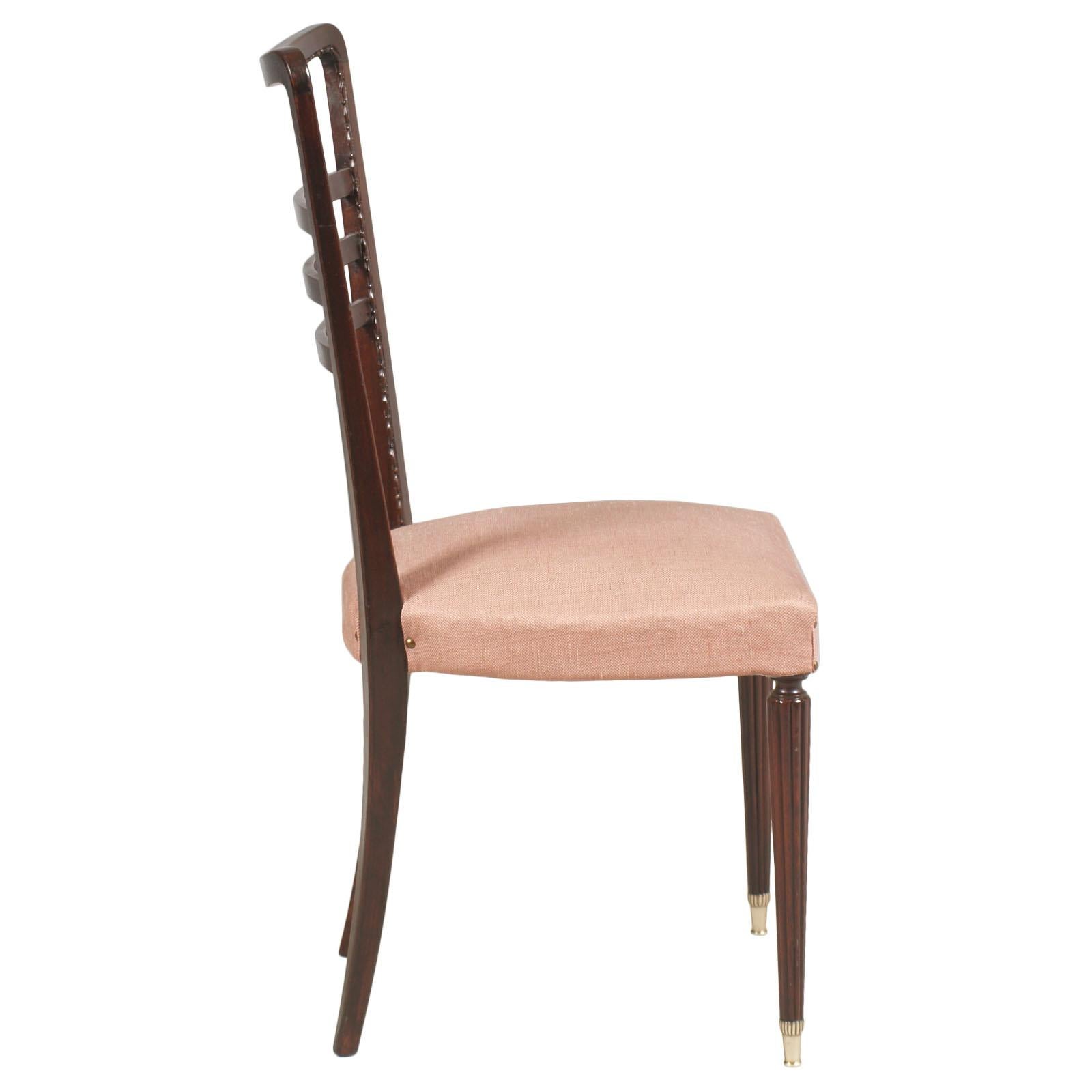 Moderner Stuhl aus geschnitztem Mahagoni aus der Mitte des Jahrhunderts, Paolo Buffa zugeschrieben, aus Cantù (Italienisch) im Angebot