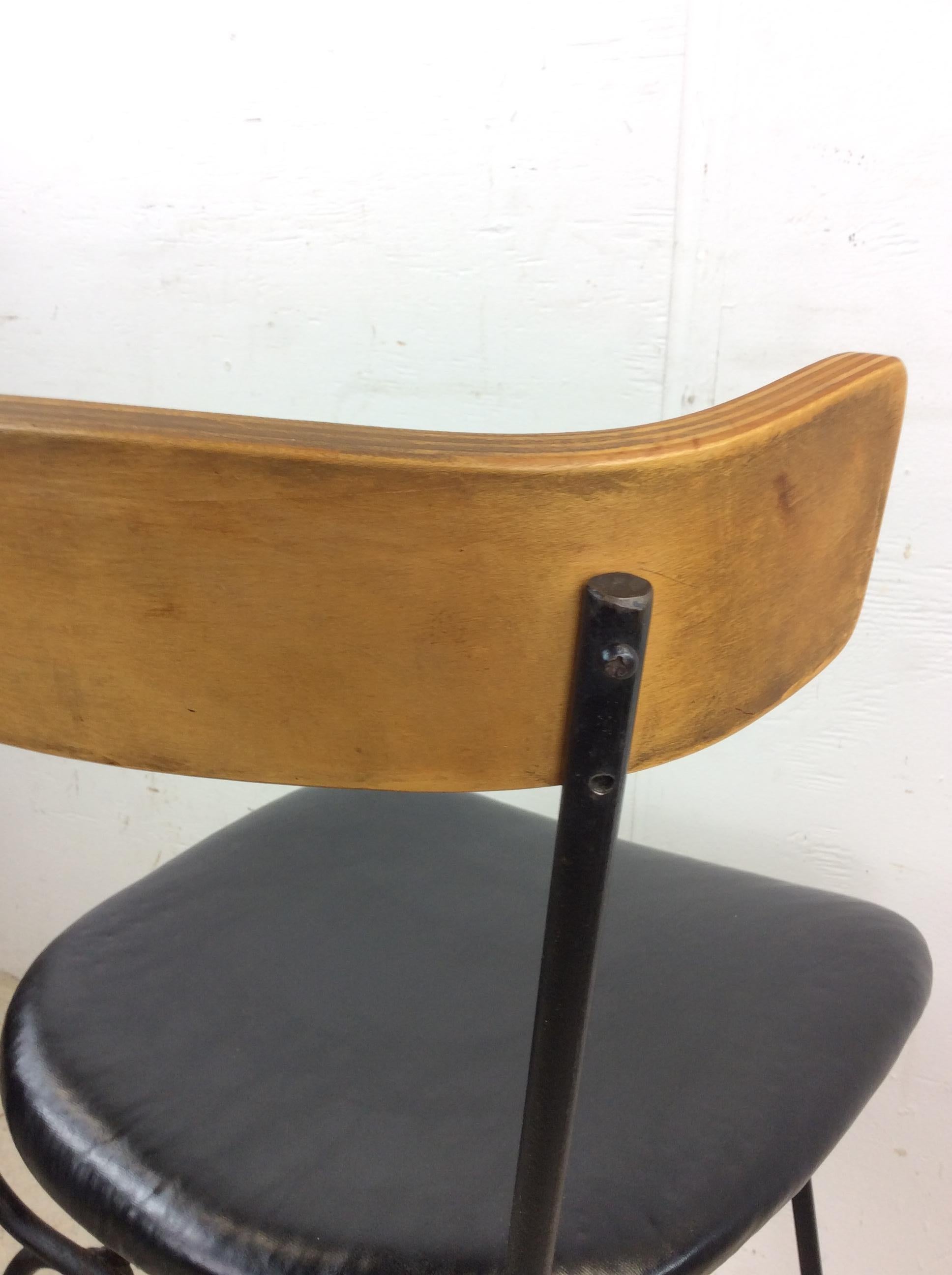 Mid Century Modern Chair with Bentwood Back & Black Vinyl by Clifford Pascoe For Sale 5