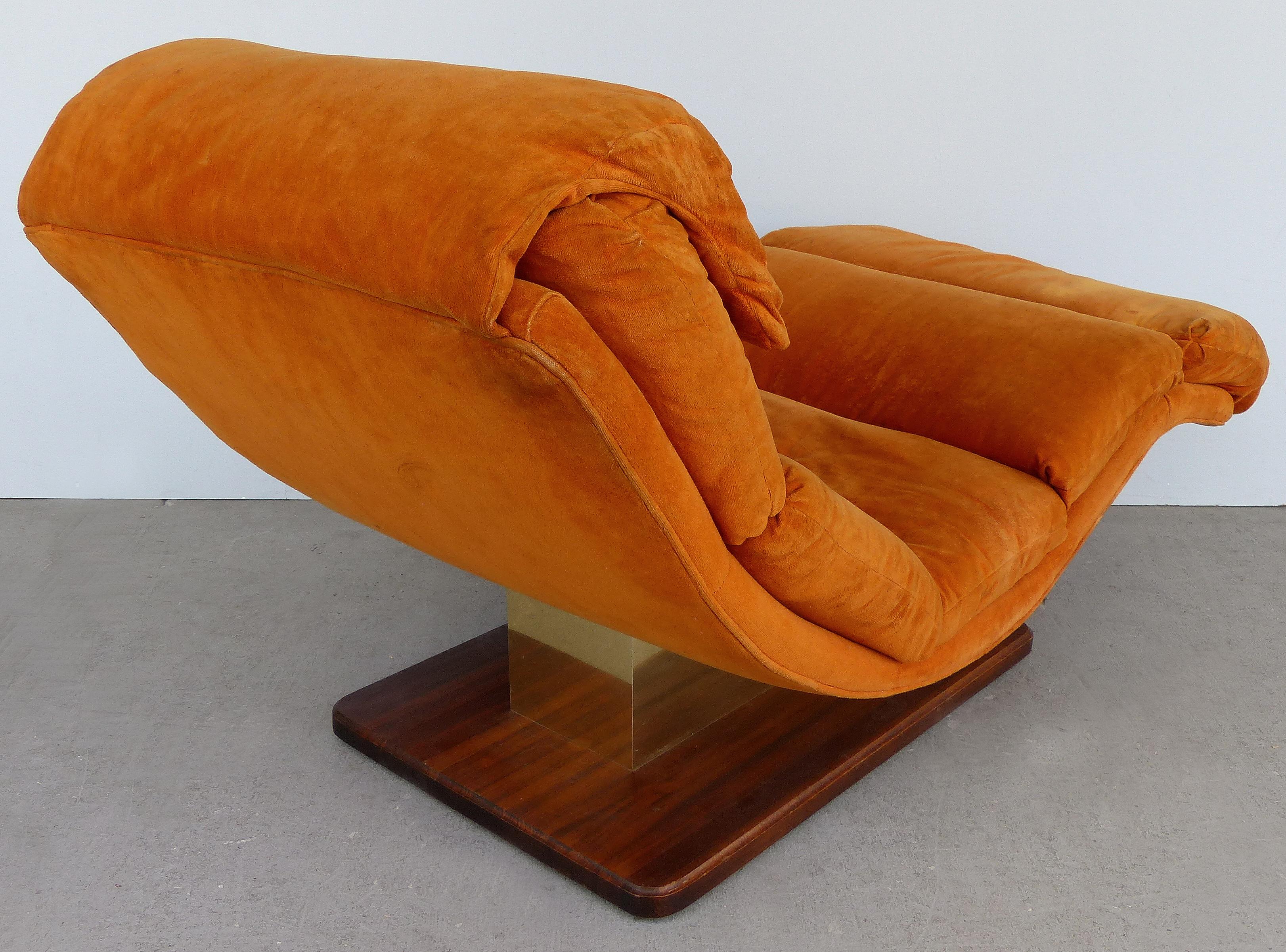 American Mid-Century Modern Chaise Longue by Carson's with a Wood and Brass Base