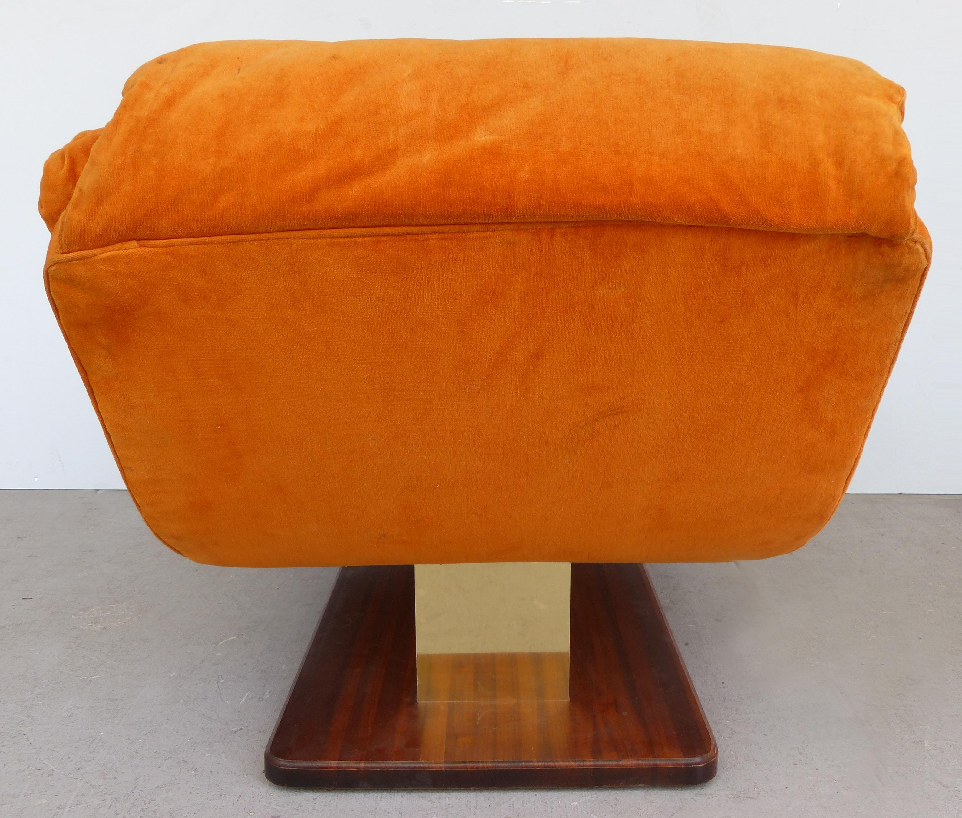 Mid-Century Modern Chaise Longue by Carson's with a Wood and Brass Base In Good Condition In Miami, FL