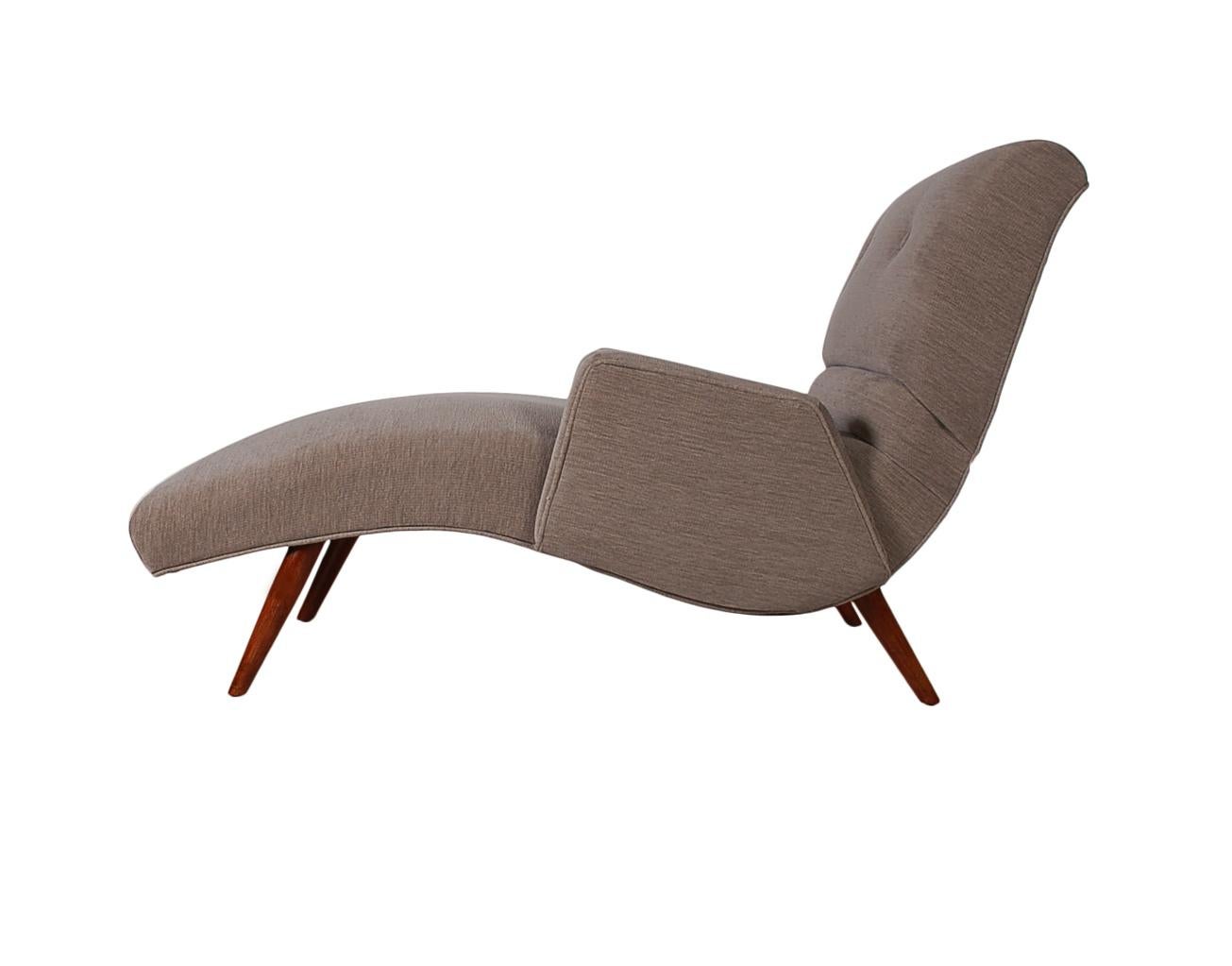 American Mid-Century Modern Chaise Lounge Chair in Gray Tweed Upholstery