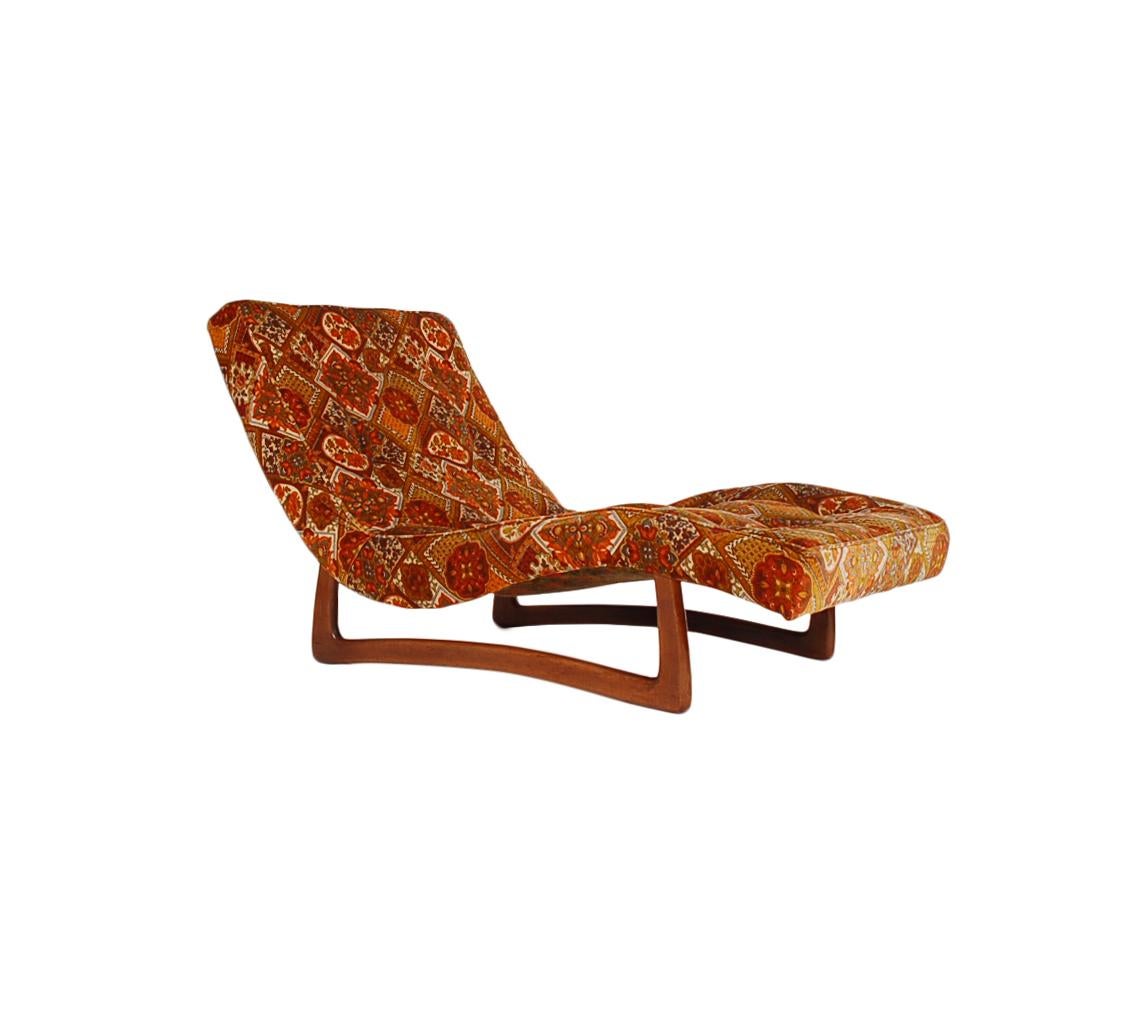 Mid-Century Modern Chaise Lounge Chair in Walnut by Adrian Pearsall In Good Condition In Philadelphia, PA