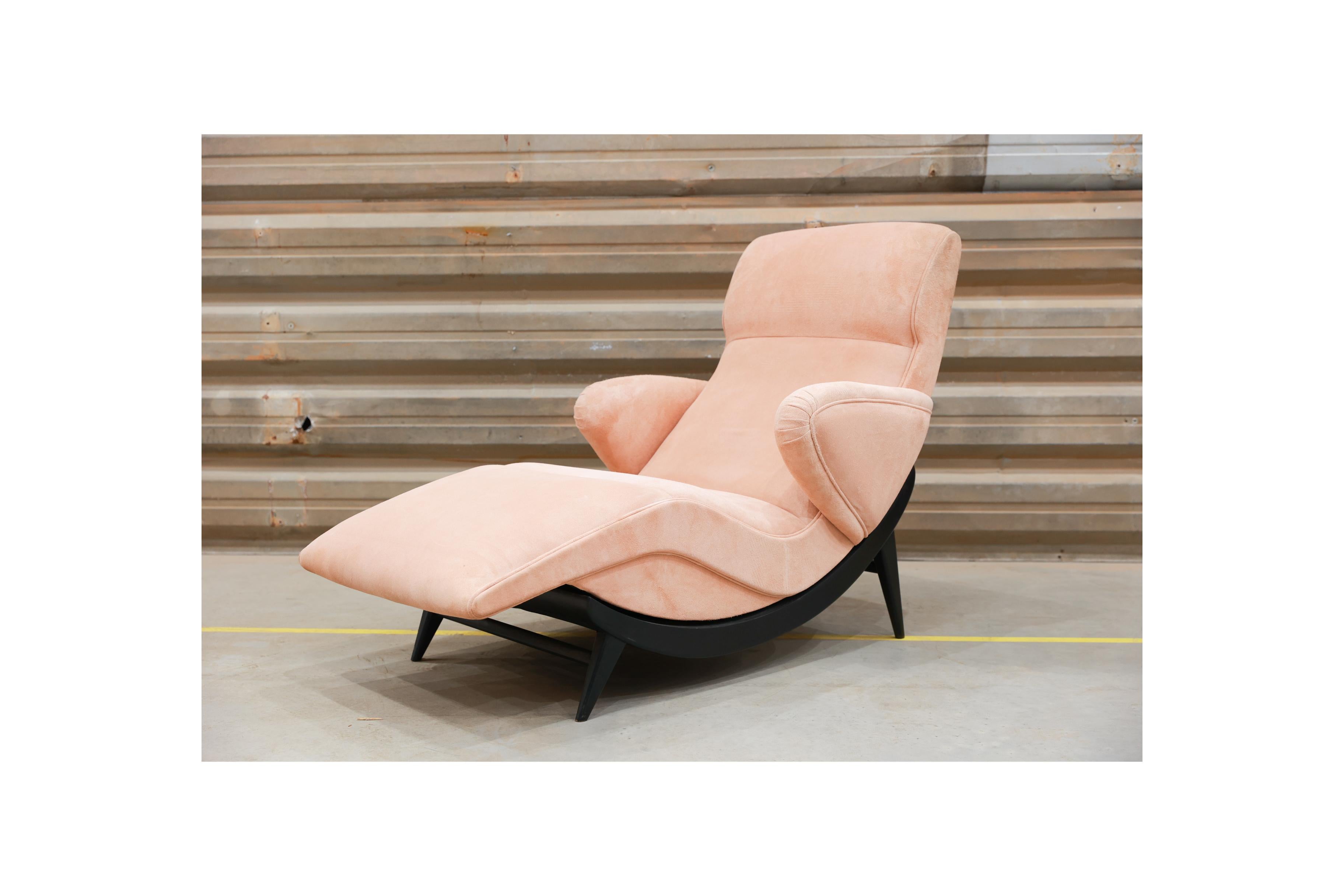 Tissu Chaise longue moderne du milieu du siècle en bois dur et en tissu, Unknown, c. 1950 en vente