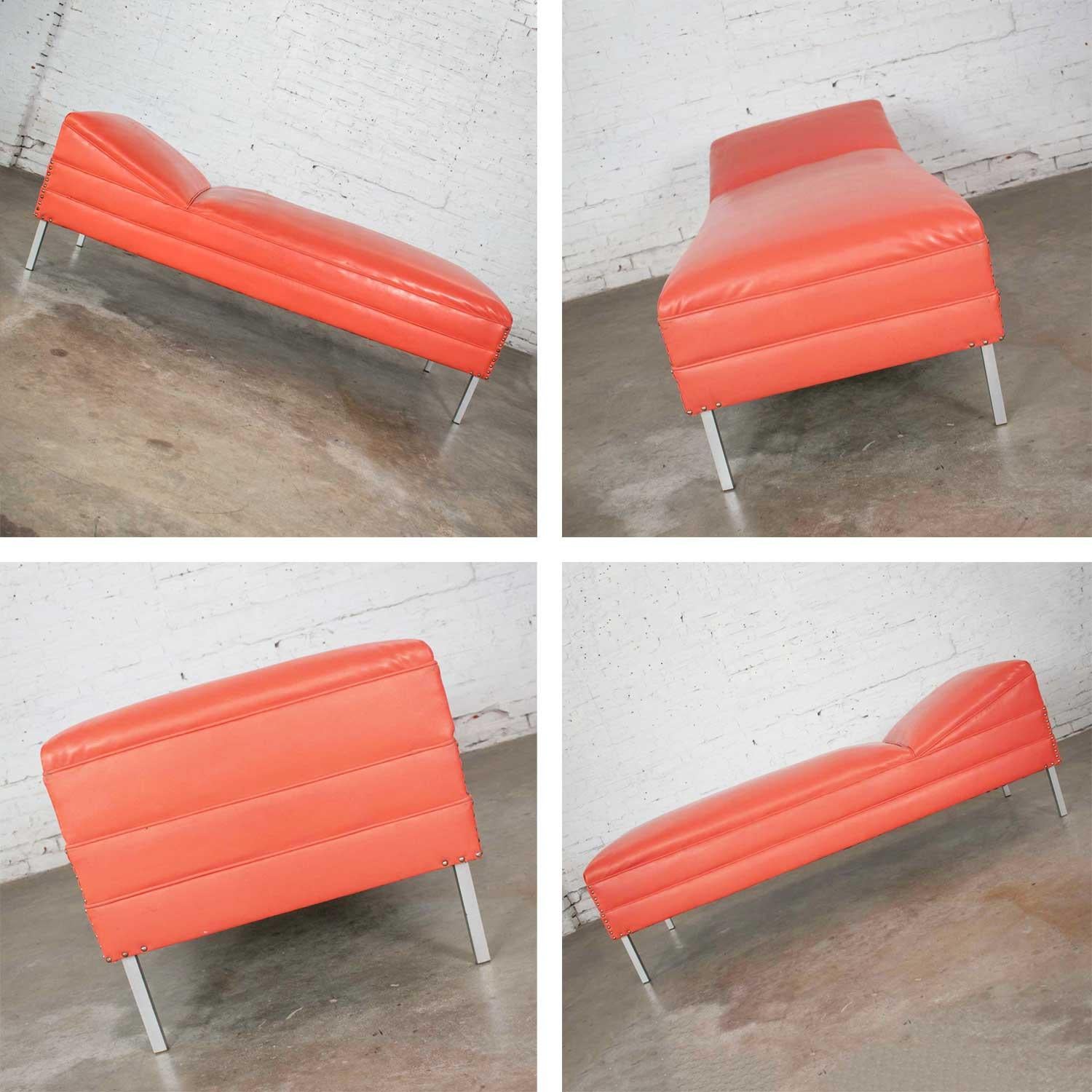Mid-Century Modern Chaise or Day Bed in Coral Vinyl Faux Leather Aluminum Legs For Sale 3
