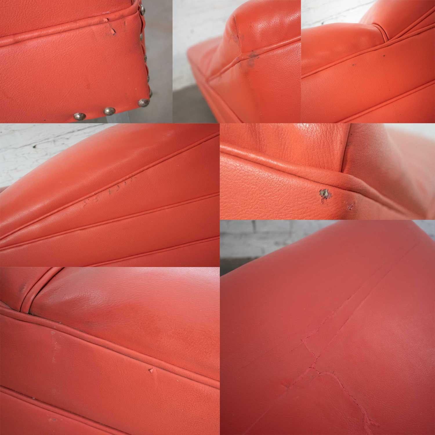 Mid-Century Modern Chaise or Day Bed in Coral Vinyl Faux Leather Aluminum Legs For Sale 5