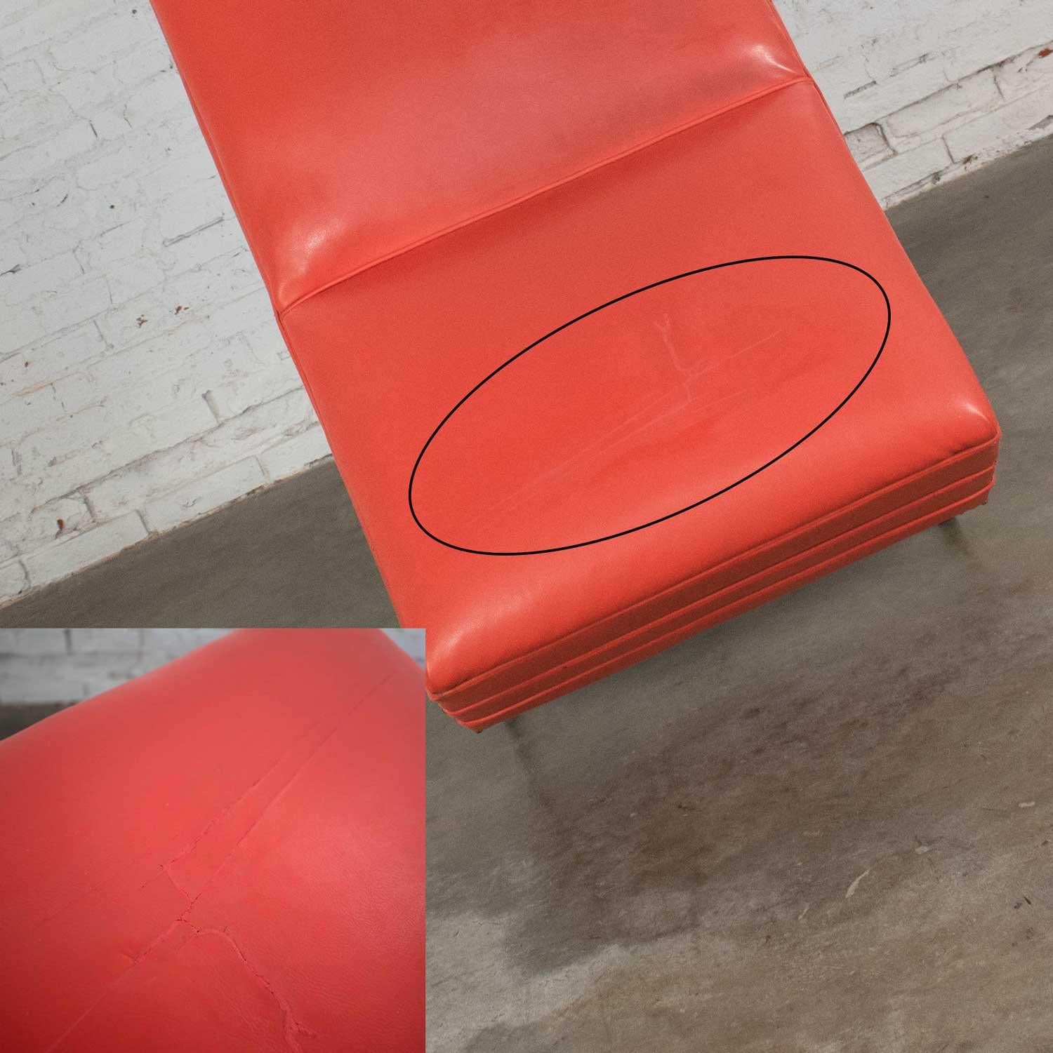 Mid-Century Modern Chaise or Day Bed in Coral Vinyl Faux Leather Aluminum Legs For Sale 6