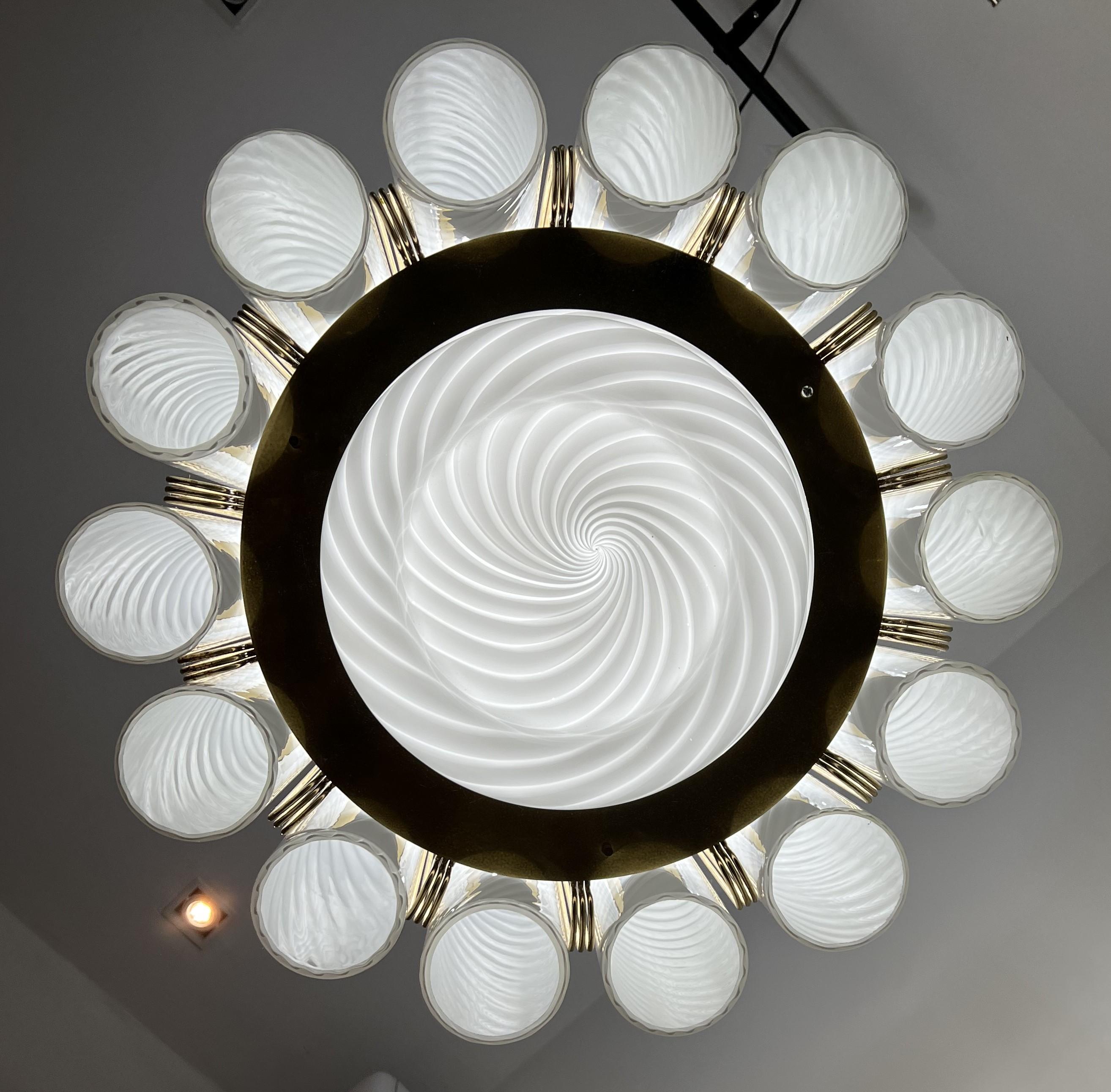 Lampadario moderno di metà secolo attribuito a Venini in vetro di Murano, Italia circa 1970 in vendita 6