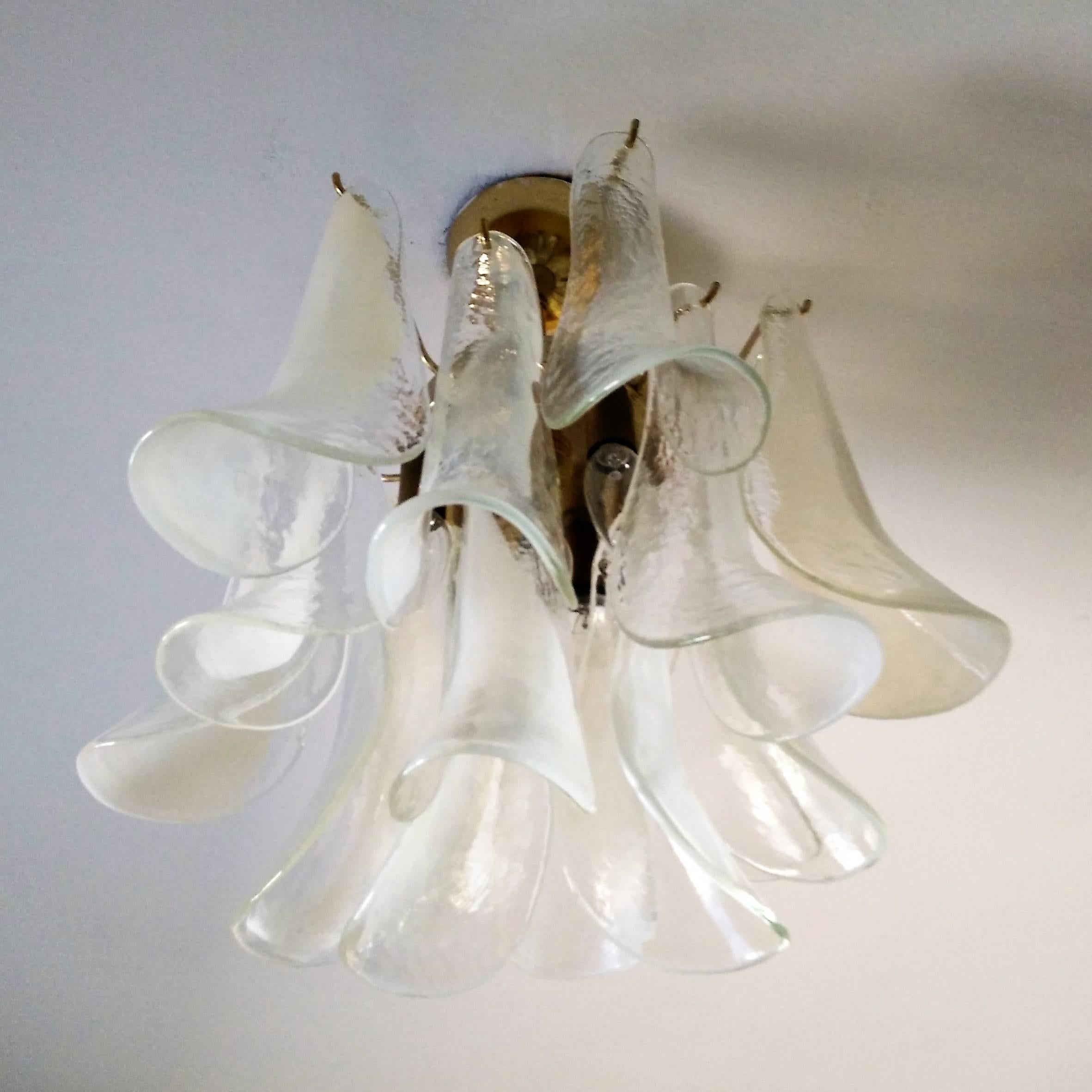 Mid-Century Modern clear and white Murano glass chandelier by La Murrina, consisting of four lights and 12 