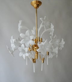 Lampadario moderno di metà secolo disegnato da Franco Luce con fiori in vetro di Murano