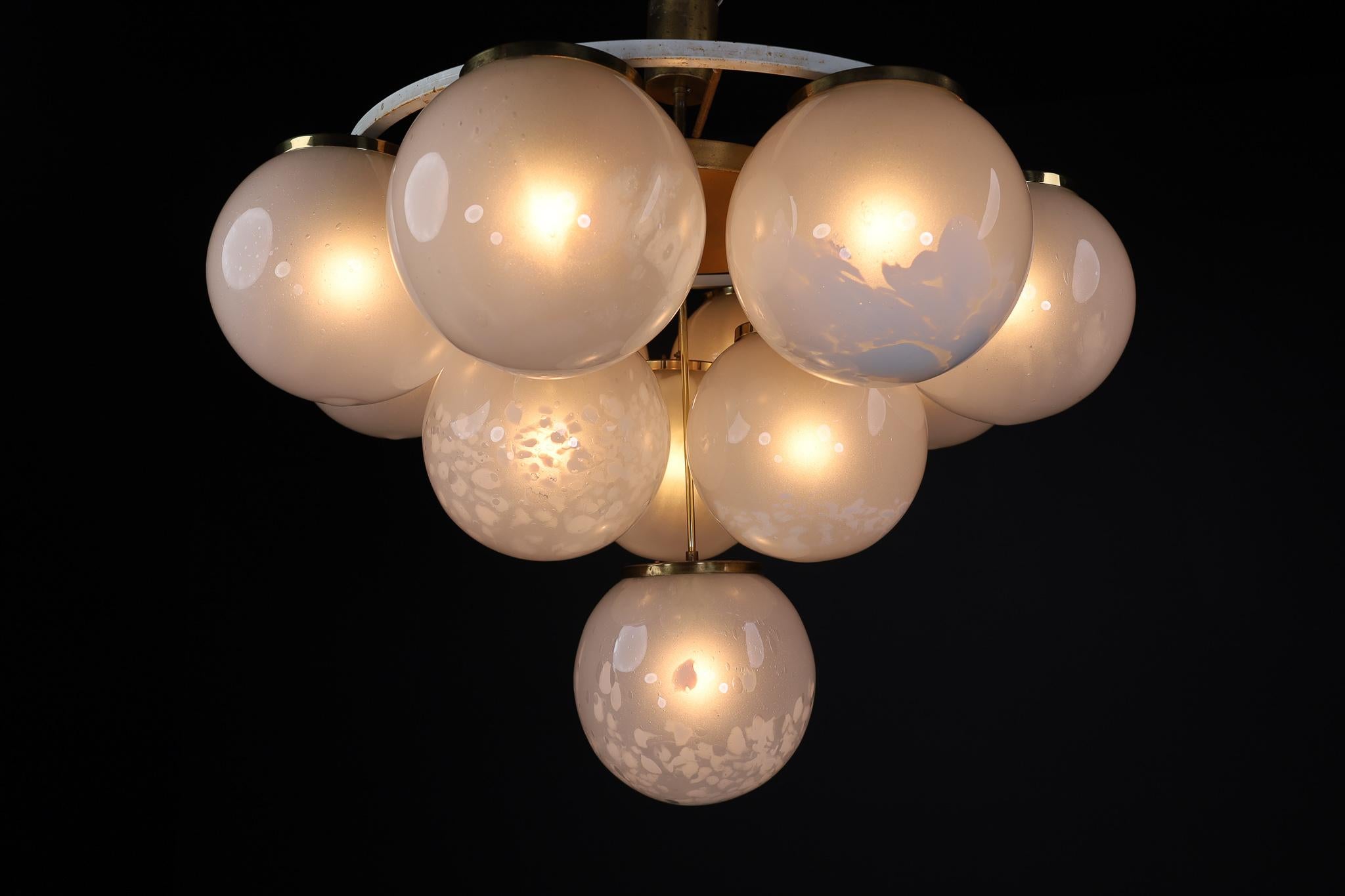 Mid-Century Modern Chandelier/Flush Mount With Large Globes, Italy 1960s In Good Condition For Sale In Almelo, NL