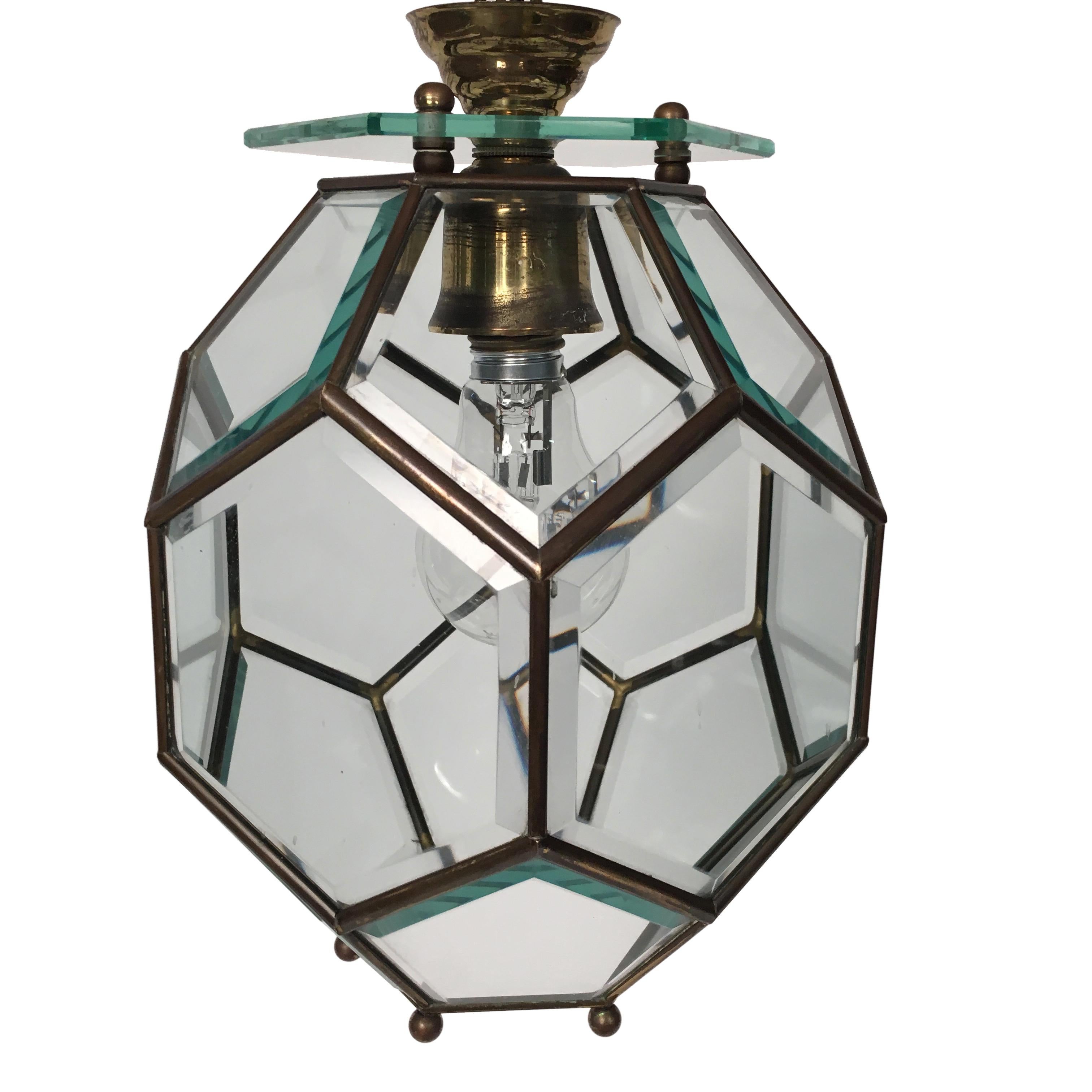 Italian Mid-Century Modern Chandelier in Brass and Glass Attributed to Fontana Arte