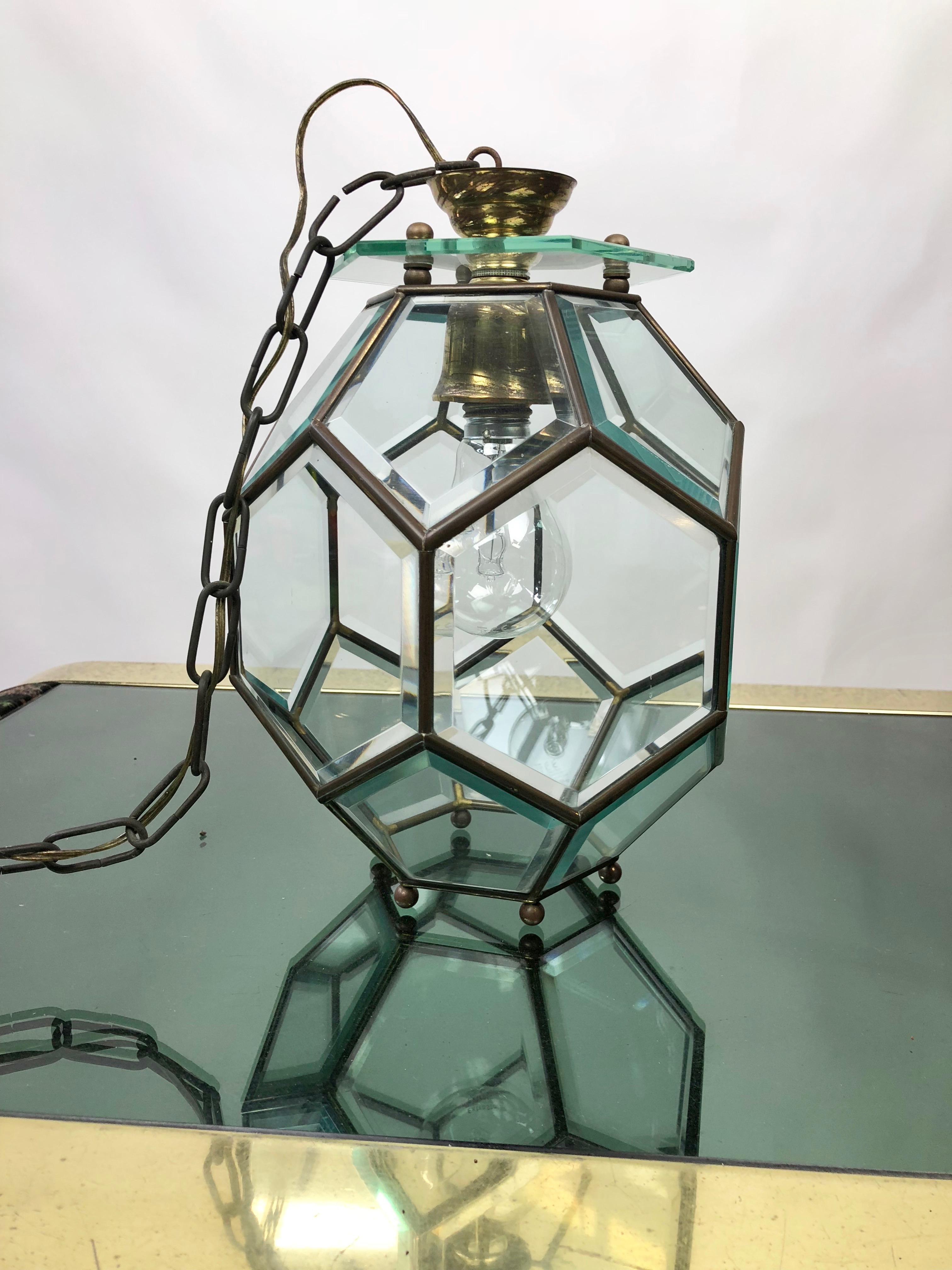 Mid-Century Modern Chandelier in Brass and Glass Attributed to Fontana Arte In Good Condition In Rome, IT