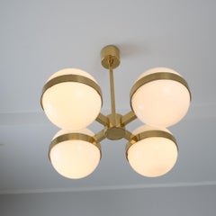 Moderner Kronleuchter der Jahrhundertmitte aus Messing und Milchglas, Heikki Turunen, Orno 1970er