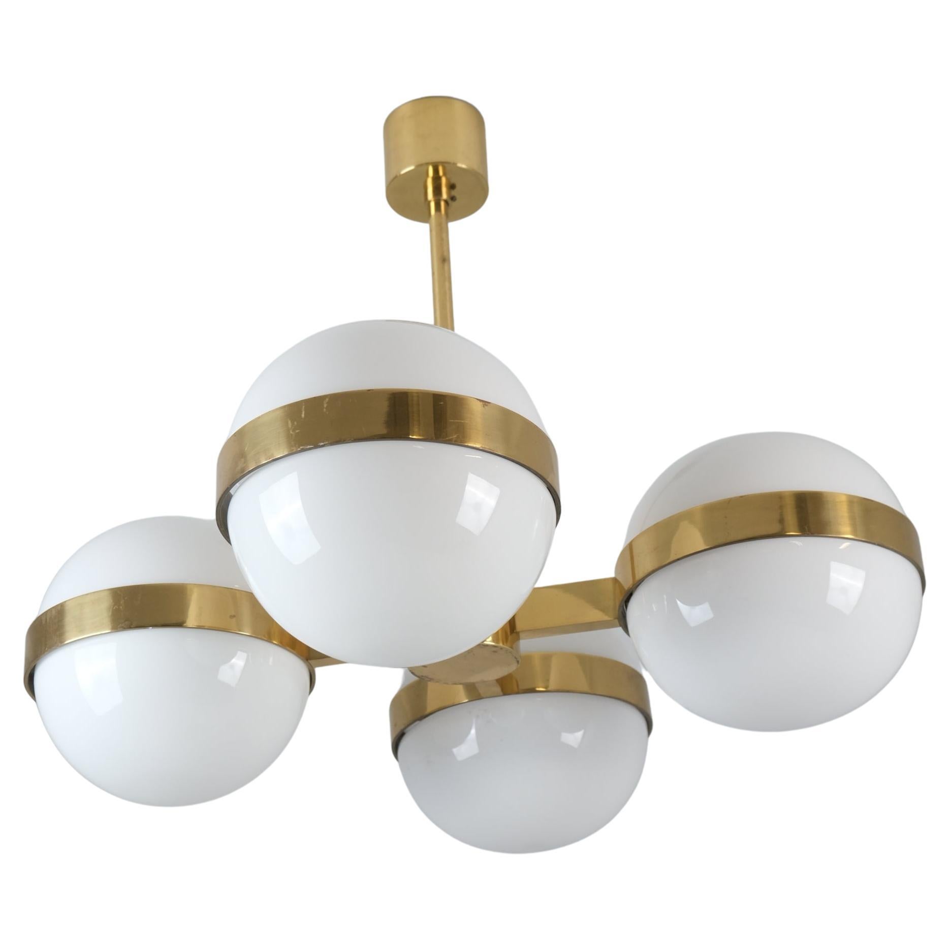 Lampadario moderno di metà secolo in ottone e vetro di latte, Heikki Turunen, Orno 1970s