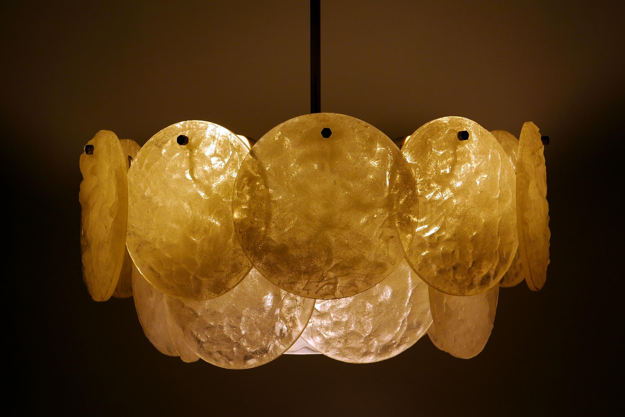 Mid-Century Modern Chandelier or Pendant Lamp with Textured Acrylic Discs, 1960s In Good Condition For Sale In Munich, DE