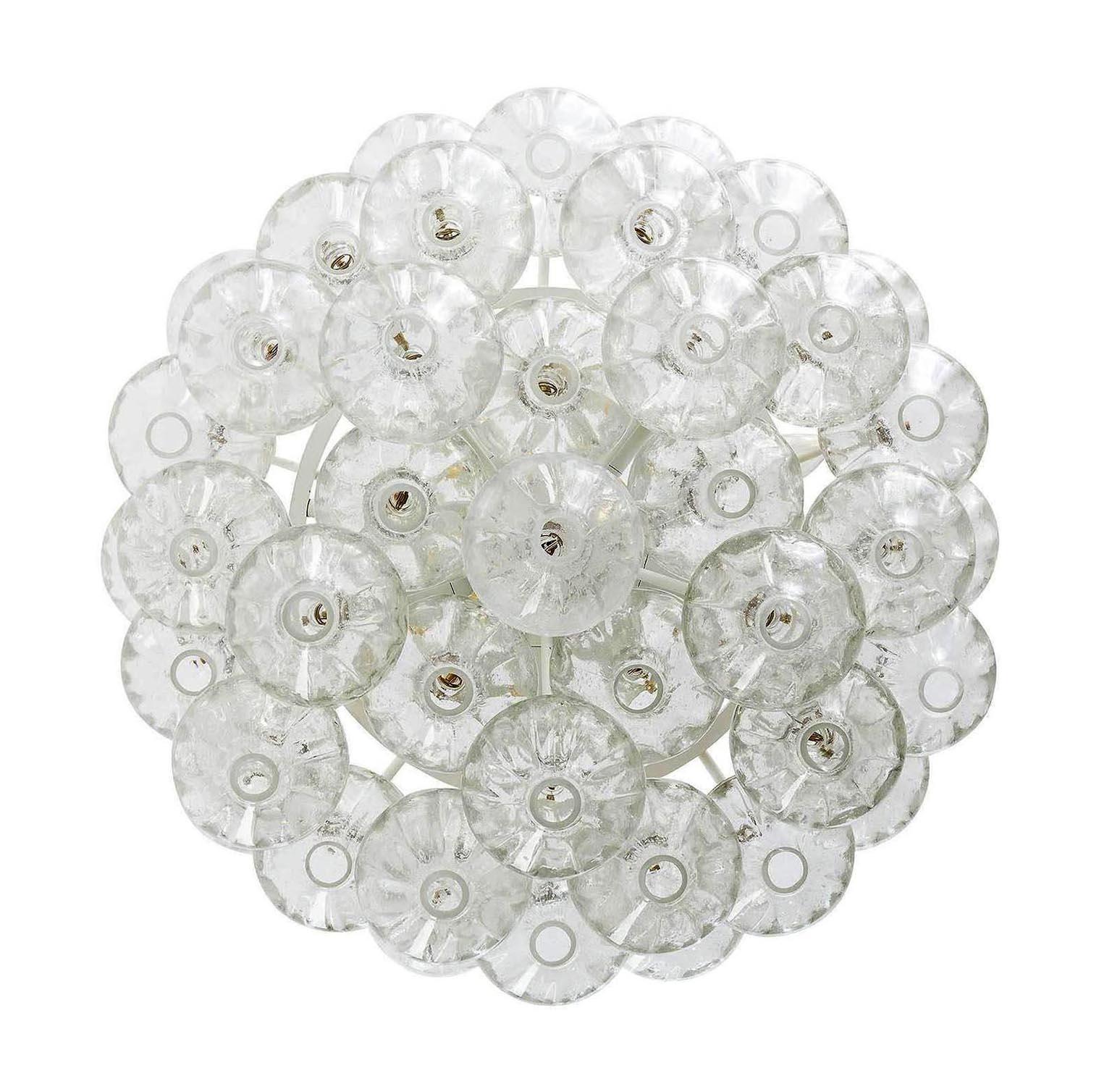 Mid-Century Modern Kronleuchter Pendelleuchte Kalmar 'Tulipan', Glas-Messing, 1970 (Lackiert) im Angebot