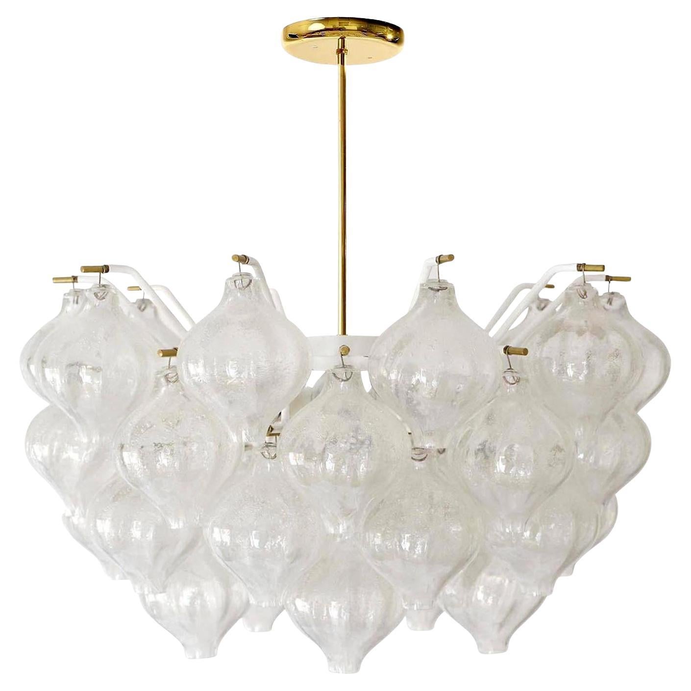 Mid-Century Modern Kronleuchter Pendelleuchte Kalmar 'Tulipan', Glas-Messing, 1970 im Angebot
