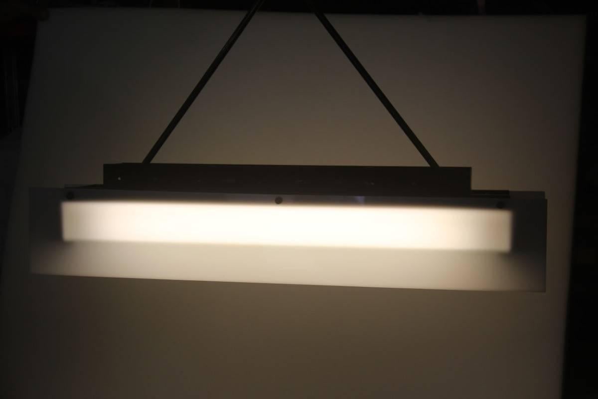 Lampadario Mid-Century Modern Color in plexiglass, ottone, bianco e nero 1950 in vendita 4
