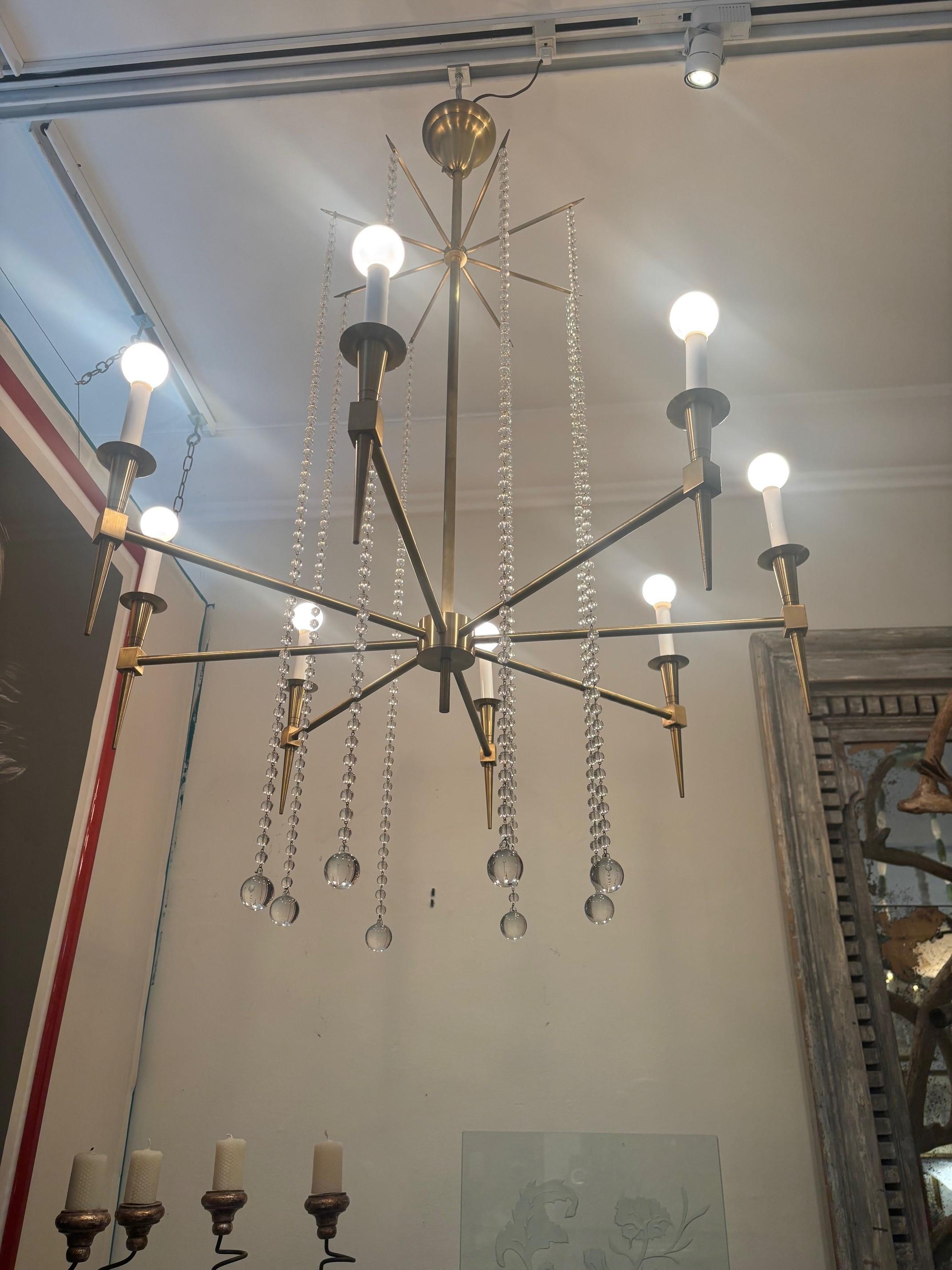 Lustre Mid Century/Modern  Laiton massif , D'après Parzinger Bon état - En vente à Los Angeles, CA