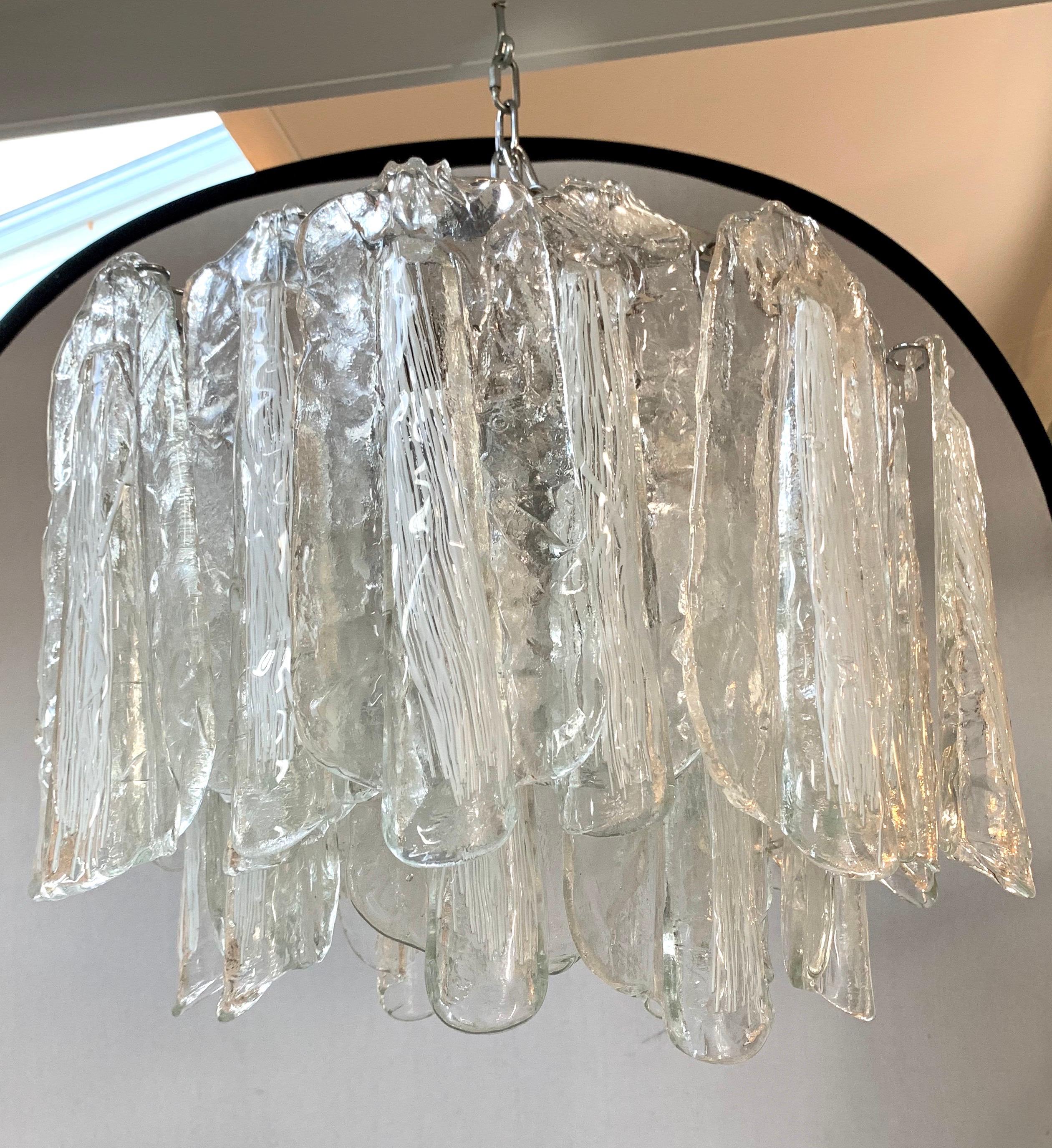 Italian Mid-Century Modern Chandelier with Hanging Murano Glass Made in Italy For Sale