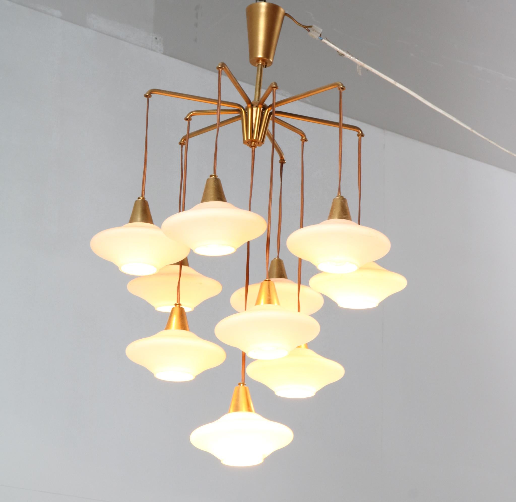 Mid-Century Modern Chandelier with Ten Milk Glass Shades, 1960s In Good Condition For Sale In Amsterdam, NL