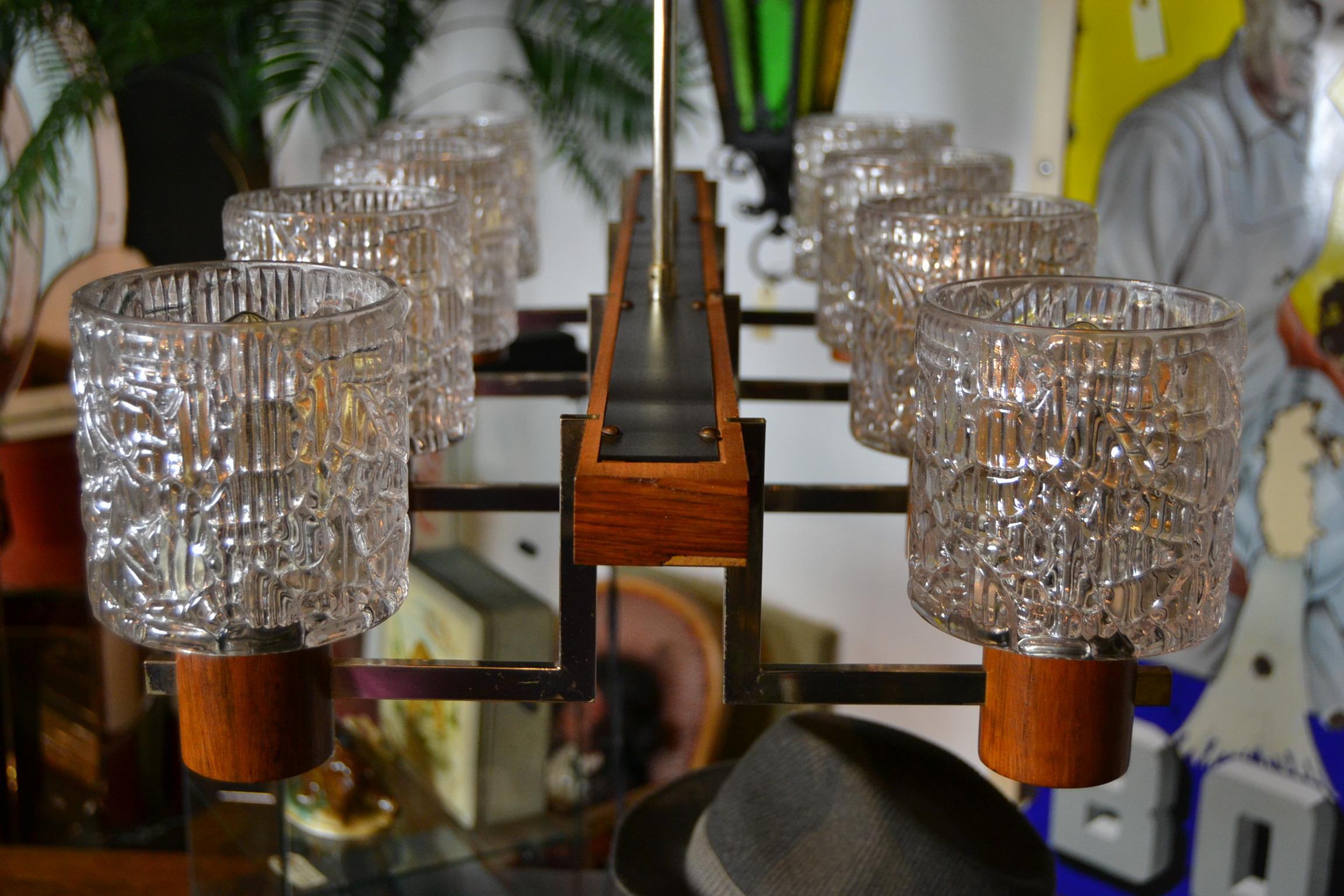 Araña de 8 luces de estilo escandinavo de madera, cromo y cristal artístico Escandinavo moderno en venta