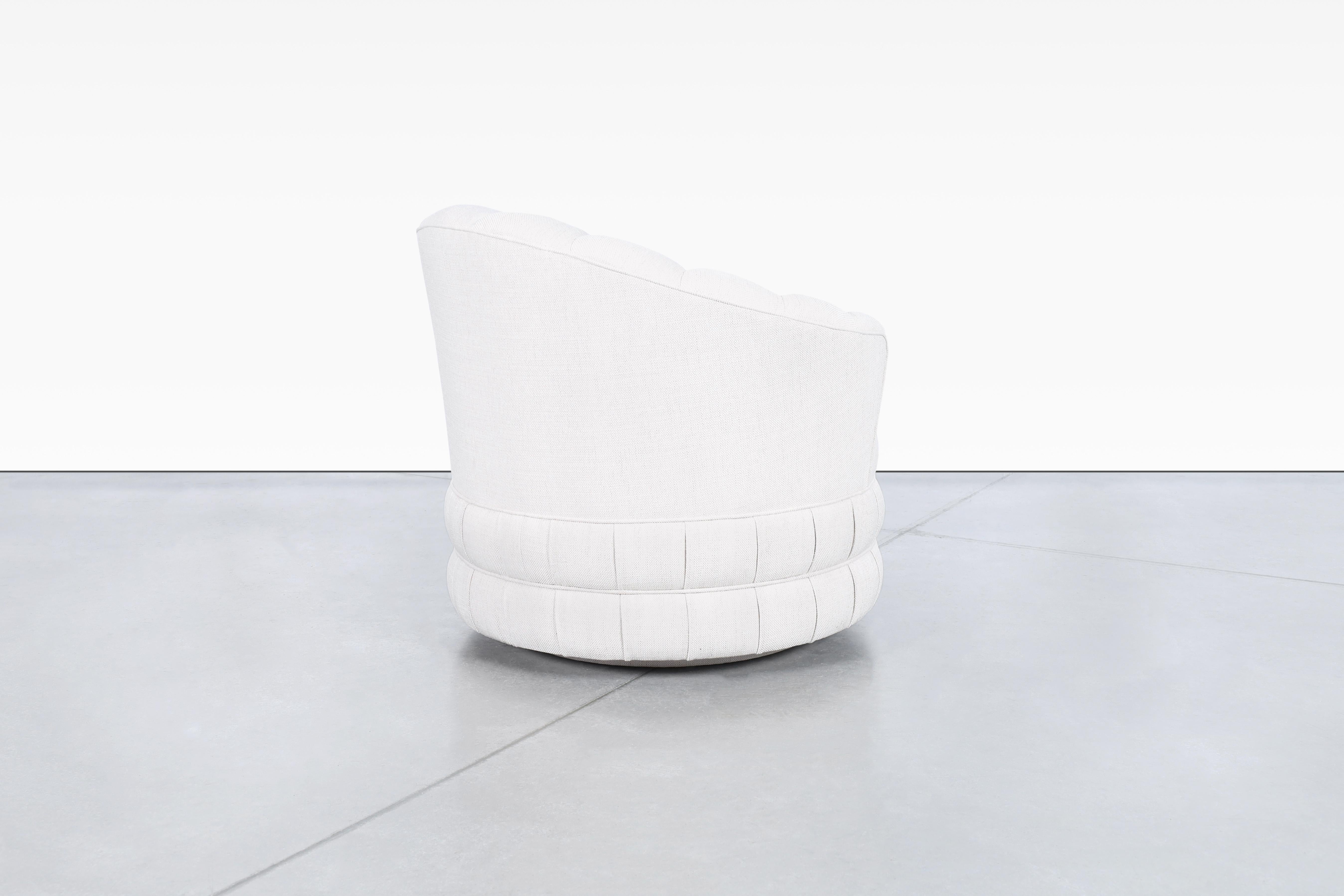 Chaises longues pivotantes à dossier Channel Modernity en vente 5