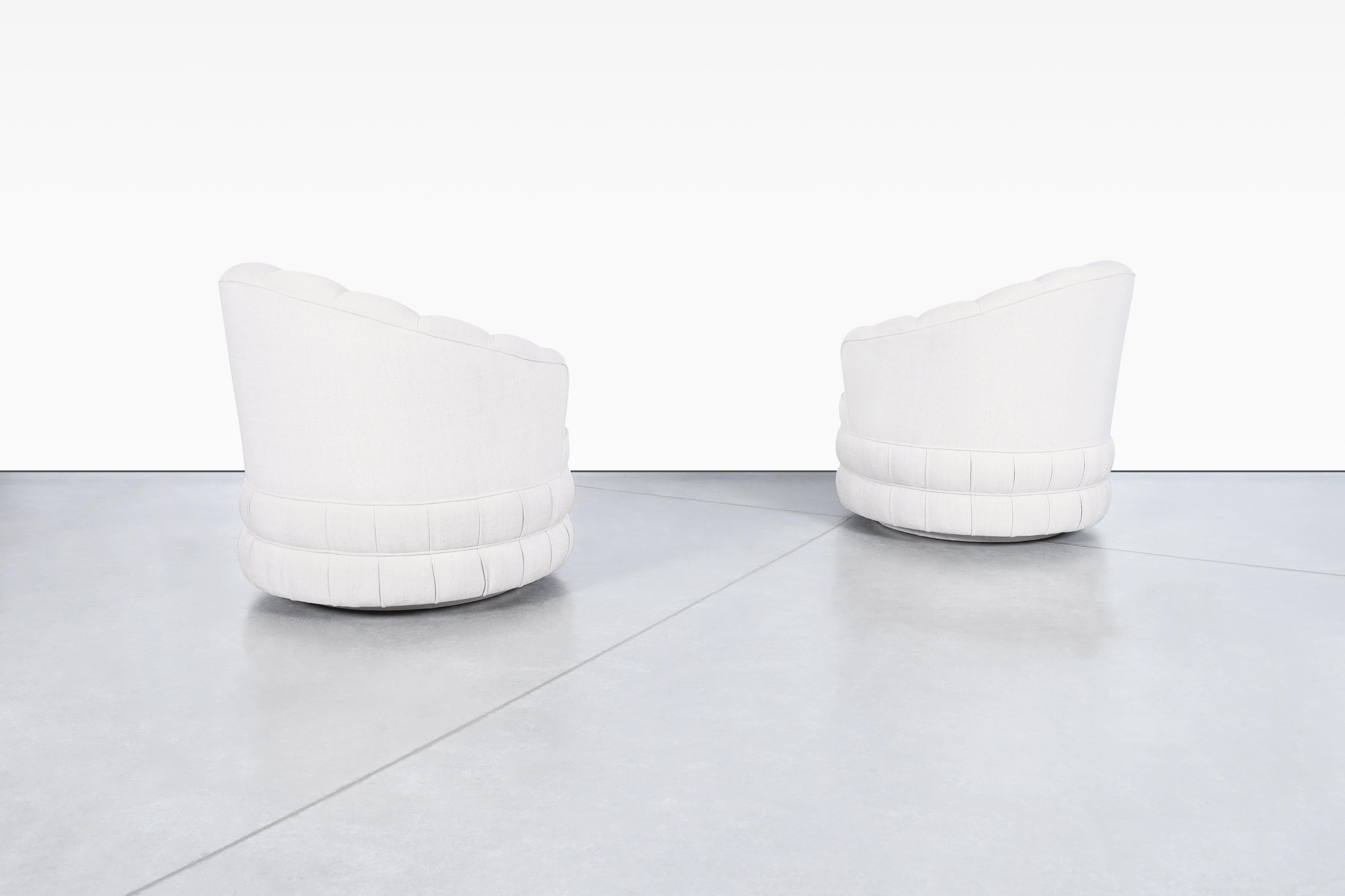 Américain Chaises longues pivotantes à dossier Channel Modernity en vente