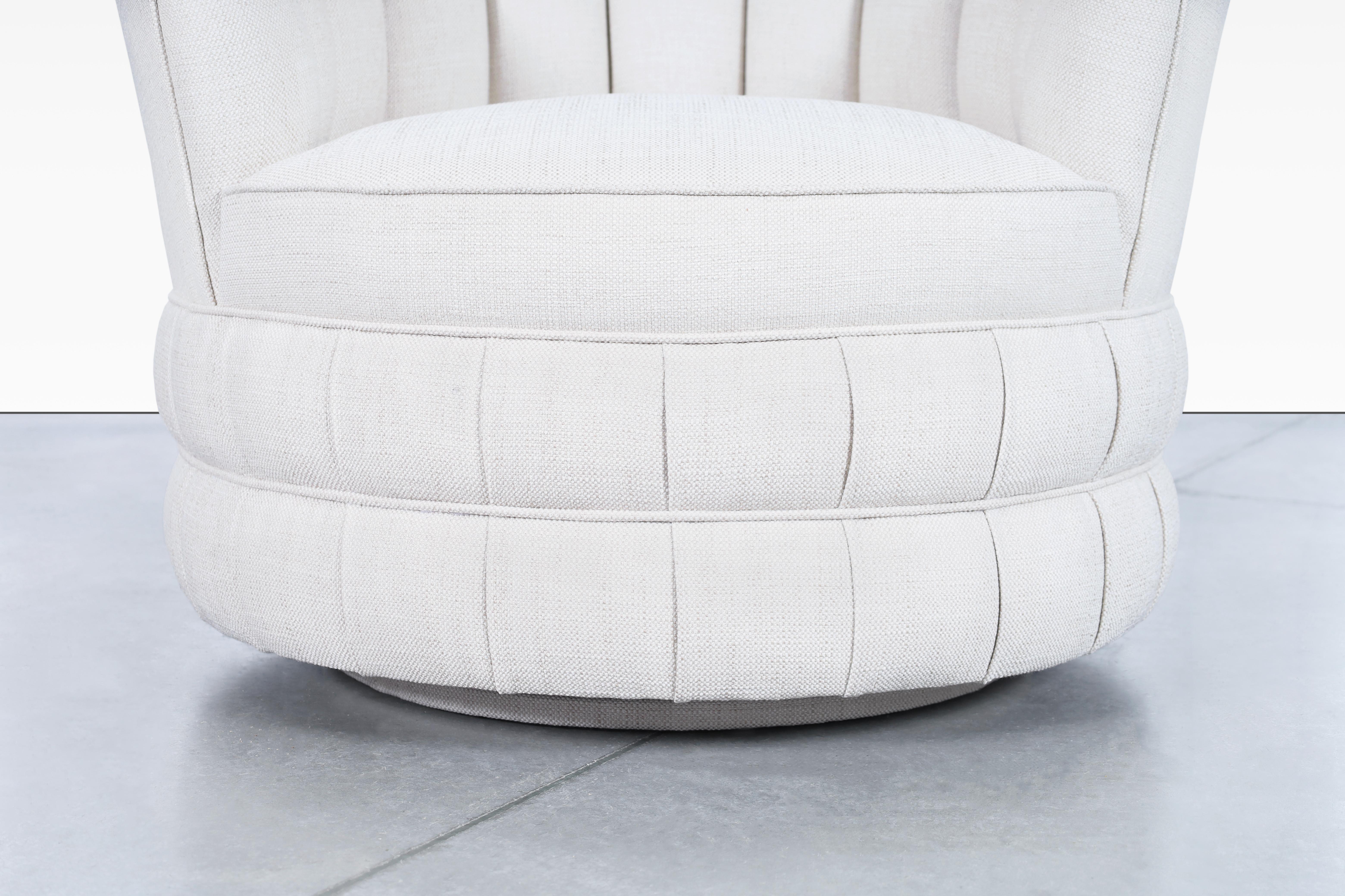 Chaises longues pivotantes à dossier Channel Modernity en vente 1