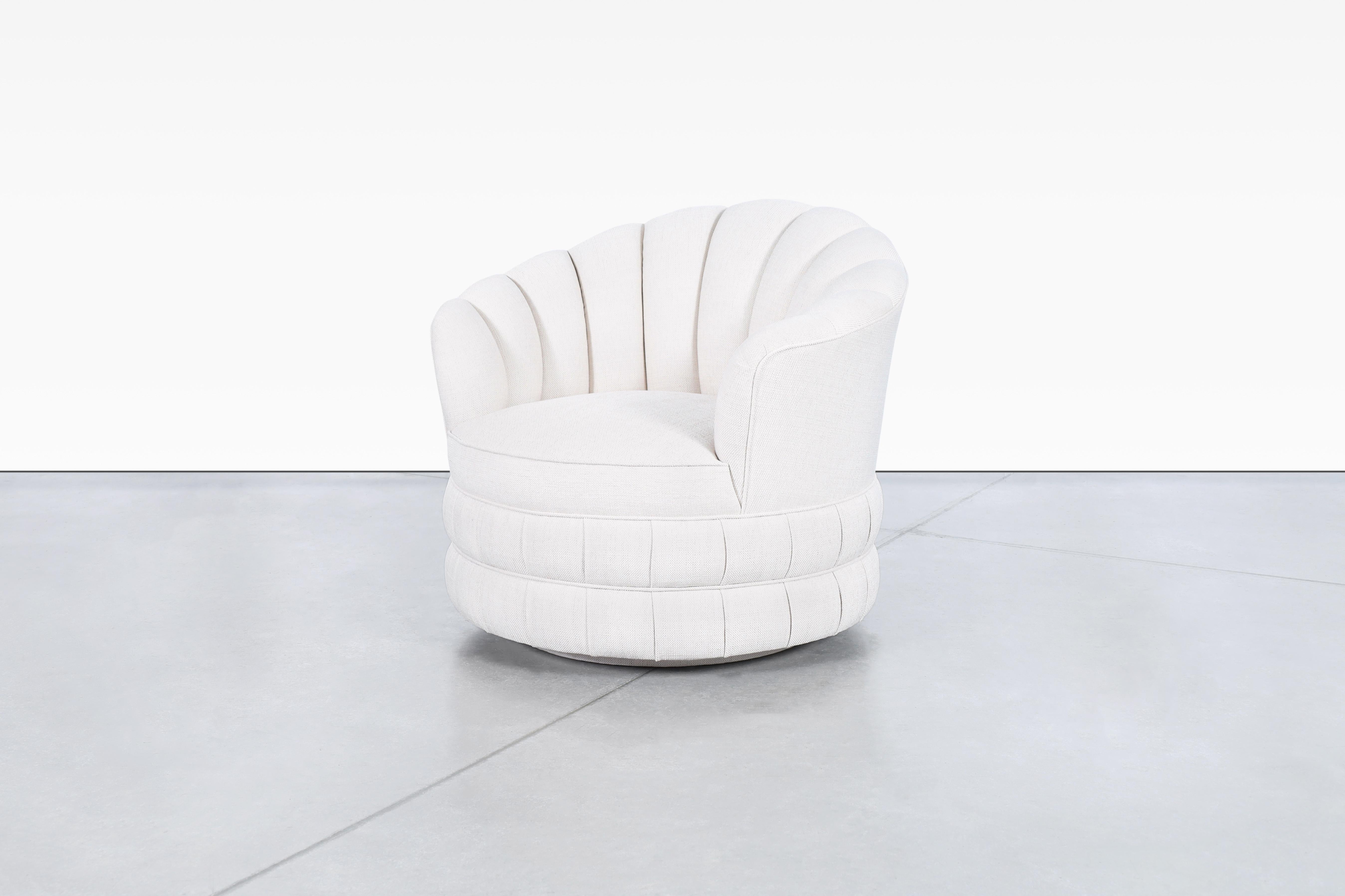 Chaises longues pivotantes à dossier Channel Modernity en vente 2